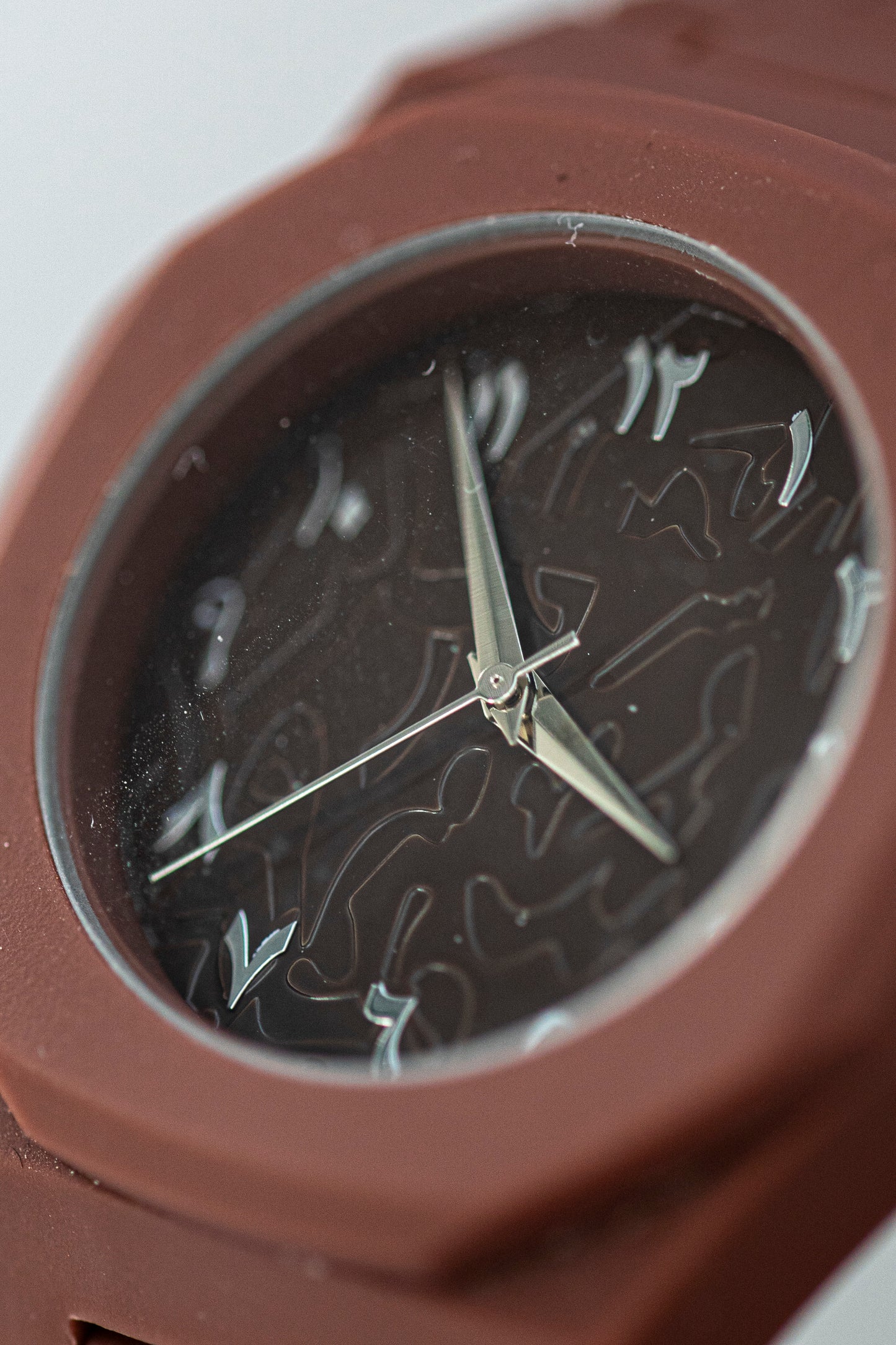 ARABIC DIAL BROWN RESIN QUARTZ WATCH