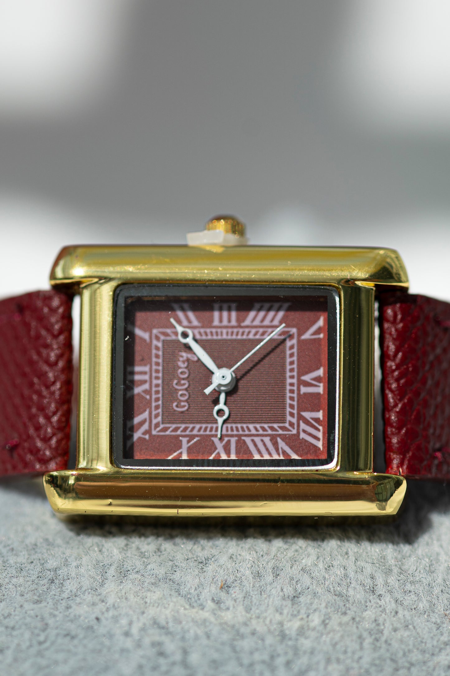 GOGOGY GOLD PLATED QUARTZ PRELOVED WATCH