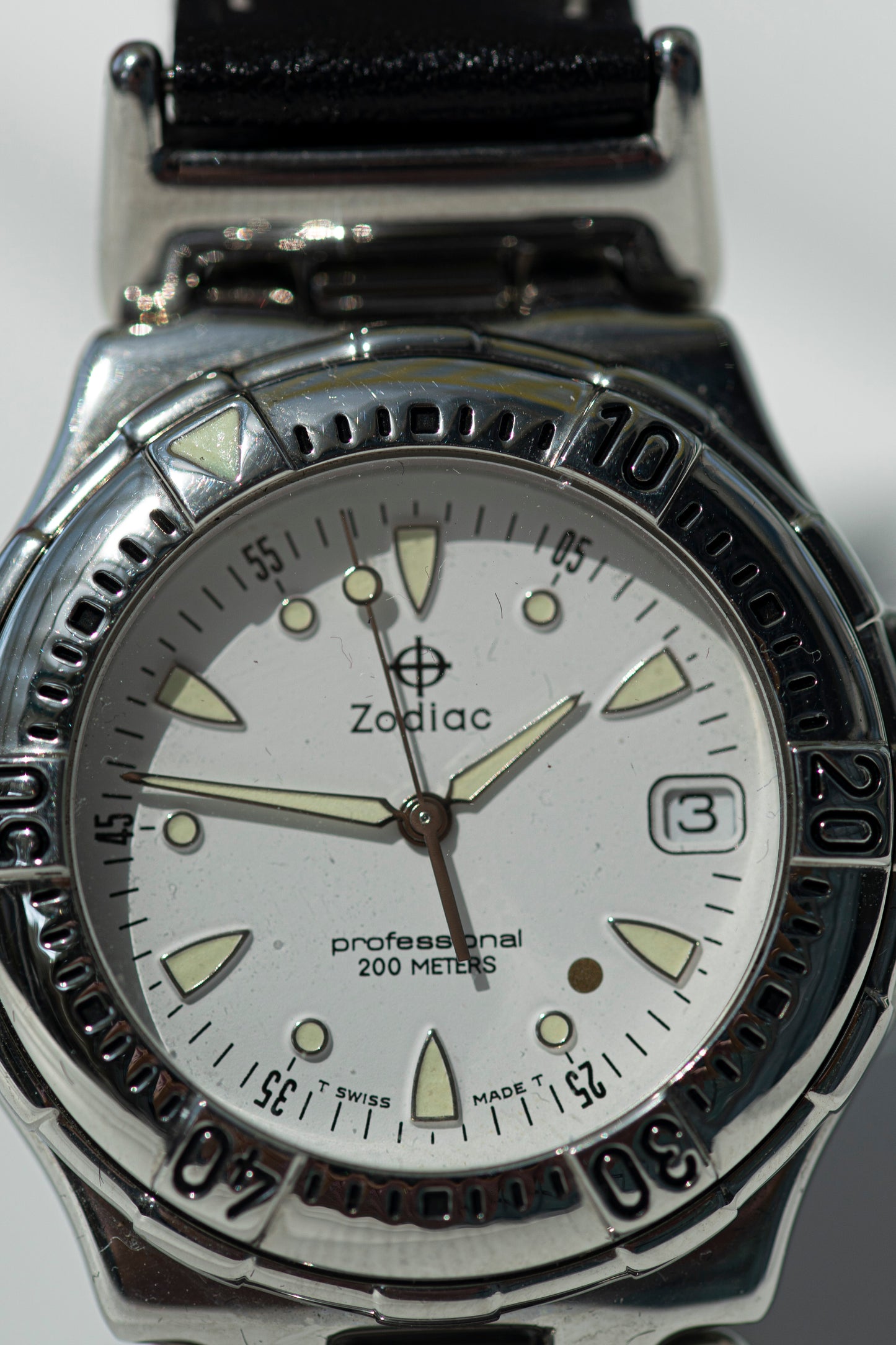 ZODIAC PROFESSIONAL 200M STEEL SWISS QUARTZ PRELOVED WATCH