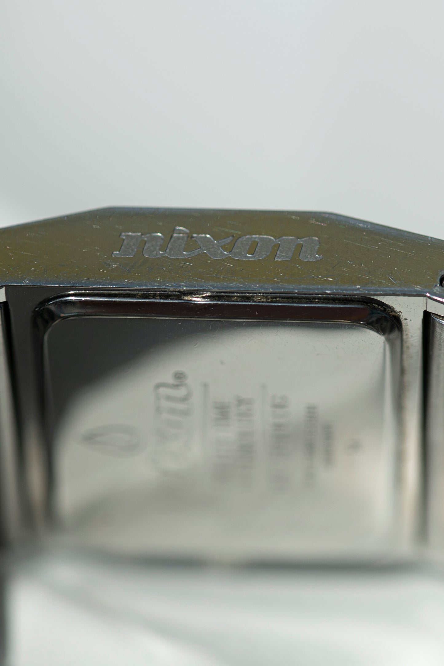 NIXON STEEL QUARTZ USA DESIGN PRELOVED WATCH