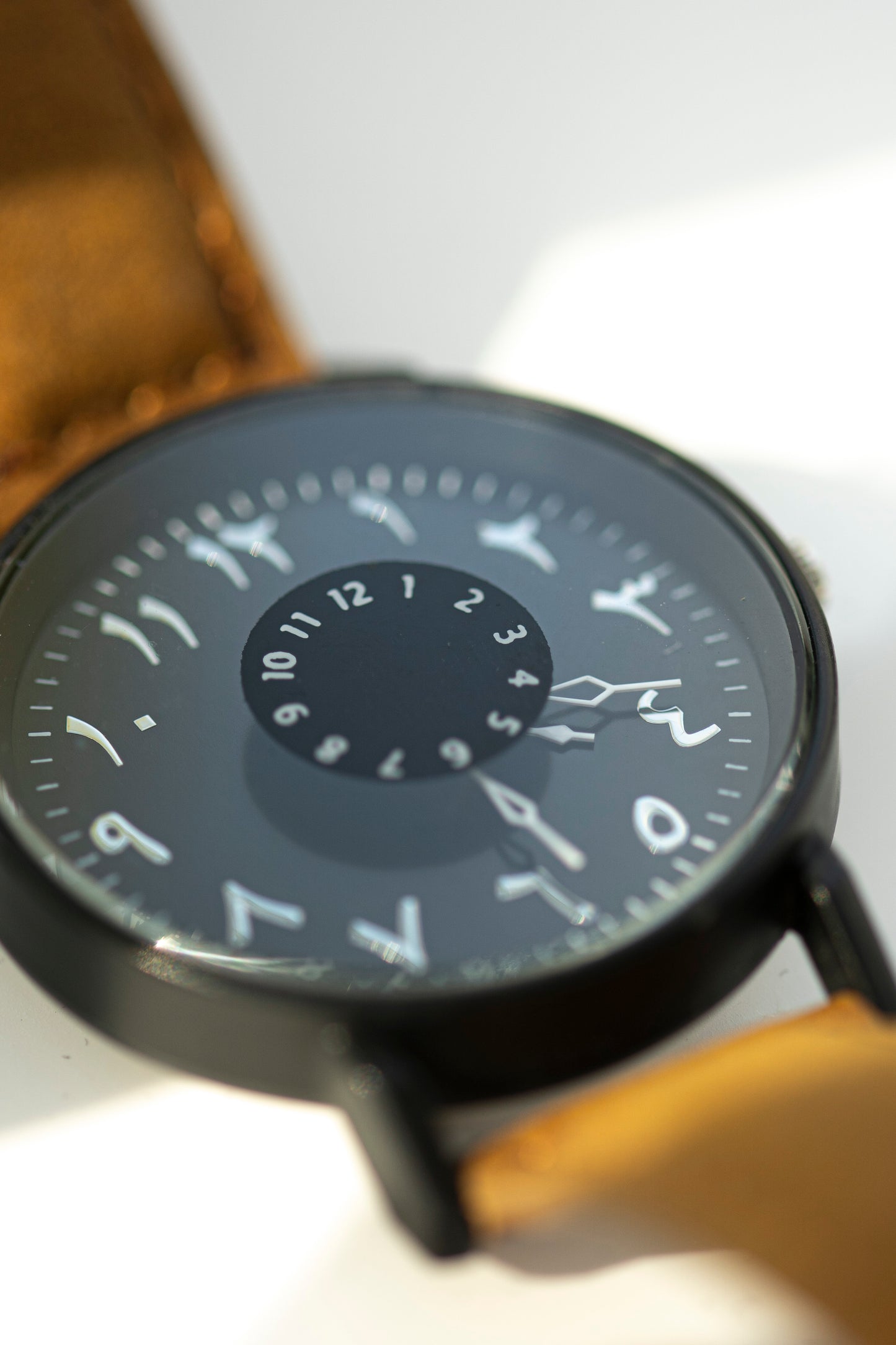 MINIMALIST BLACK STEEL QUARTZ DESIGNER PRELOVED WATCH