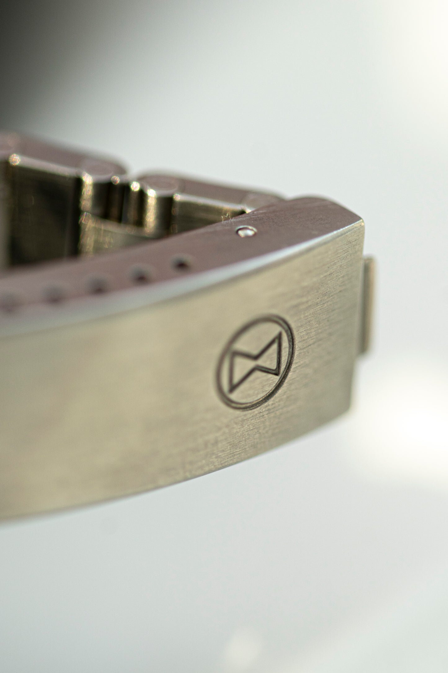 FAVRE-LEUBA STEEL SWISS AUTOMATIC PRELOVED WATCH