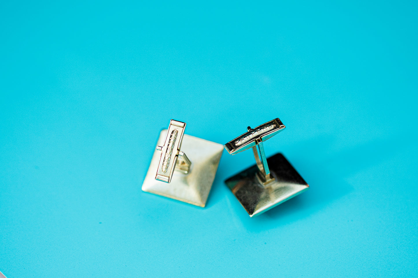 VINTAGE GOLD-TONE SQUARE CUFFLINKS WITH RED FACETED STONES