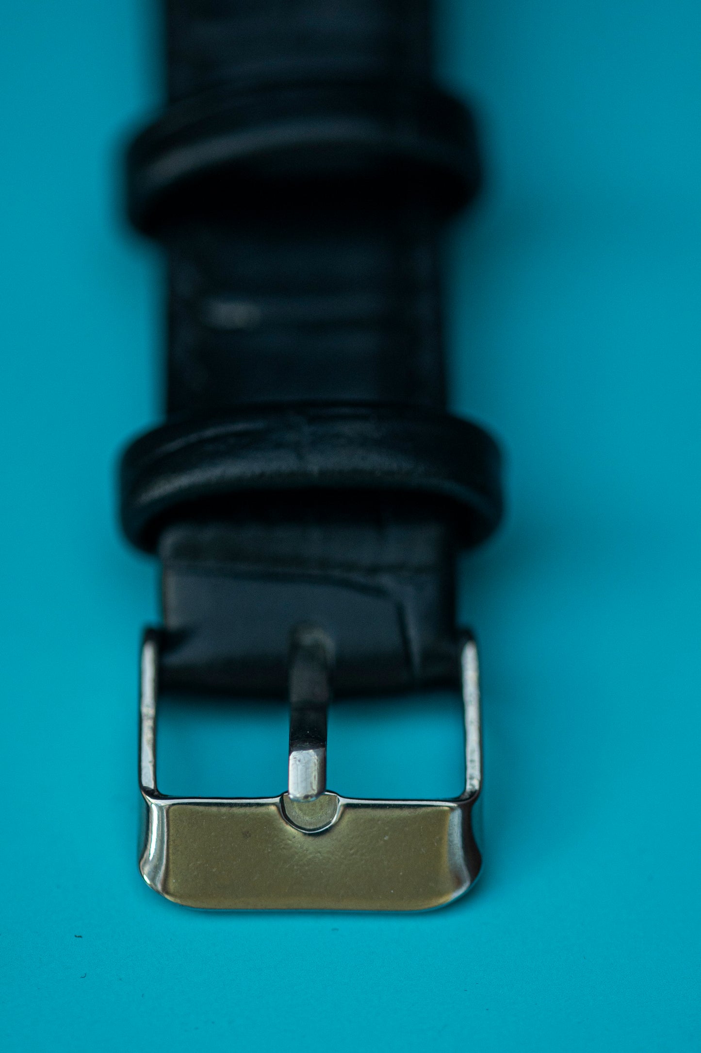 BLACK CROCODILE PATTERN GENUINE LEATHER WATCH STRAP 18MM – SILVER TONE BUCKLE