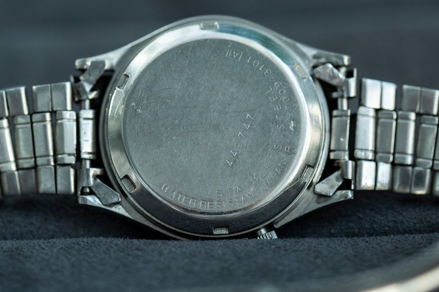 SEIKO 5 AUTOMATIC 23 JEWELS BLUE TEXTURED DIAL DAY-DATE STAINLESS STEEL JAPAN VINTAGE PRELOVED WATCH