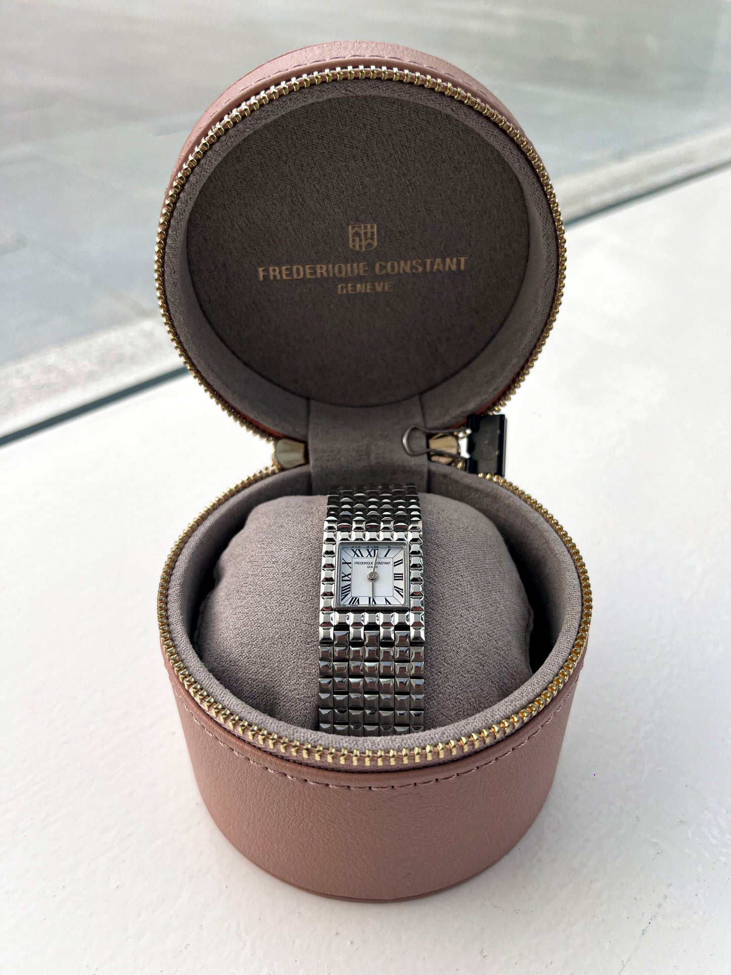 FREDERIQUE CONSTANT PYRAMID QUARTZ SWISS PRELOVED WATCH
