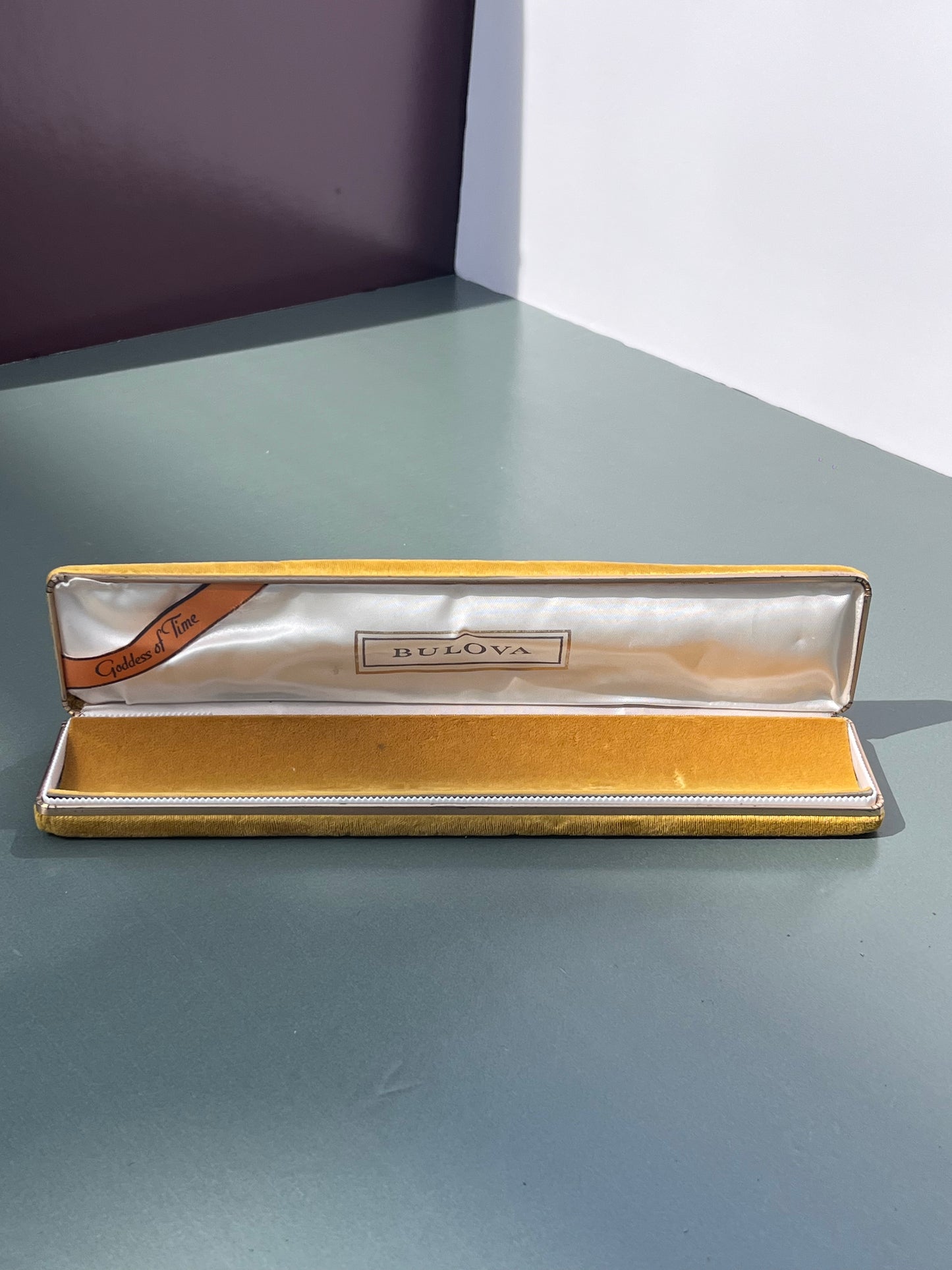 VINTAGE BULOVA GOLD VELVET WATCH PRESENTATION BOX