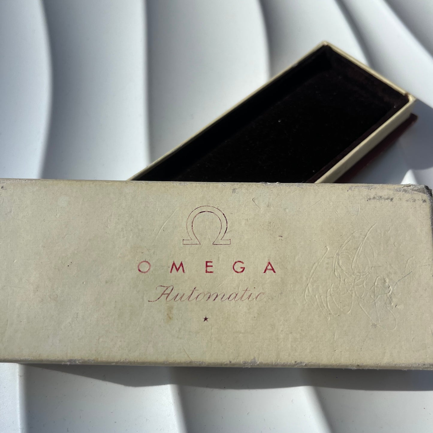 OMEGA AUTOMATIC VINTAGE WATCH BOX PRESENTATION CASE