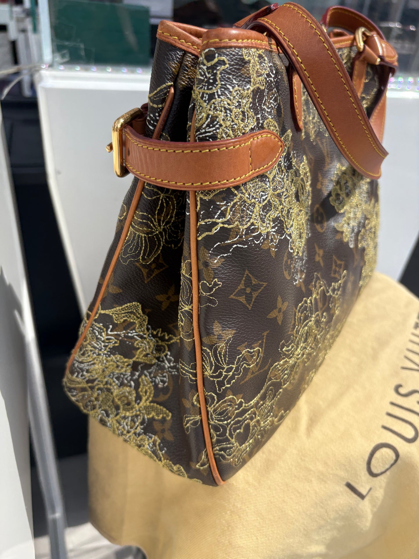 Louis Vuitton Monogram Canvas Limited Edition Dentelle Batignolles Horizontal Preloved Bag