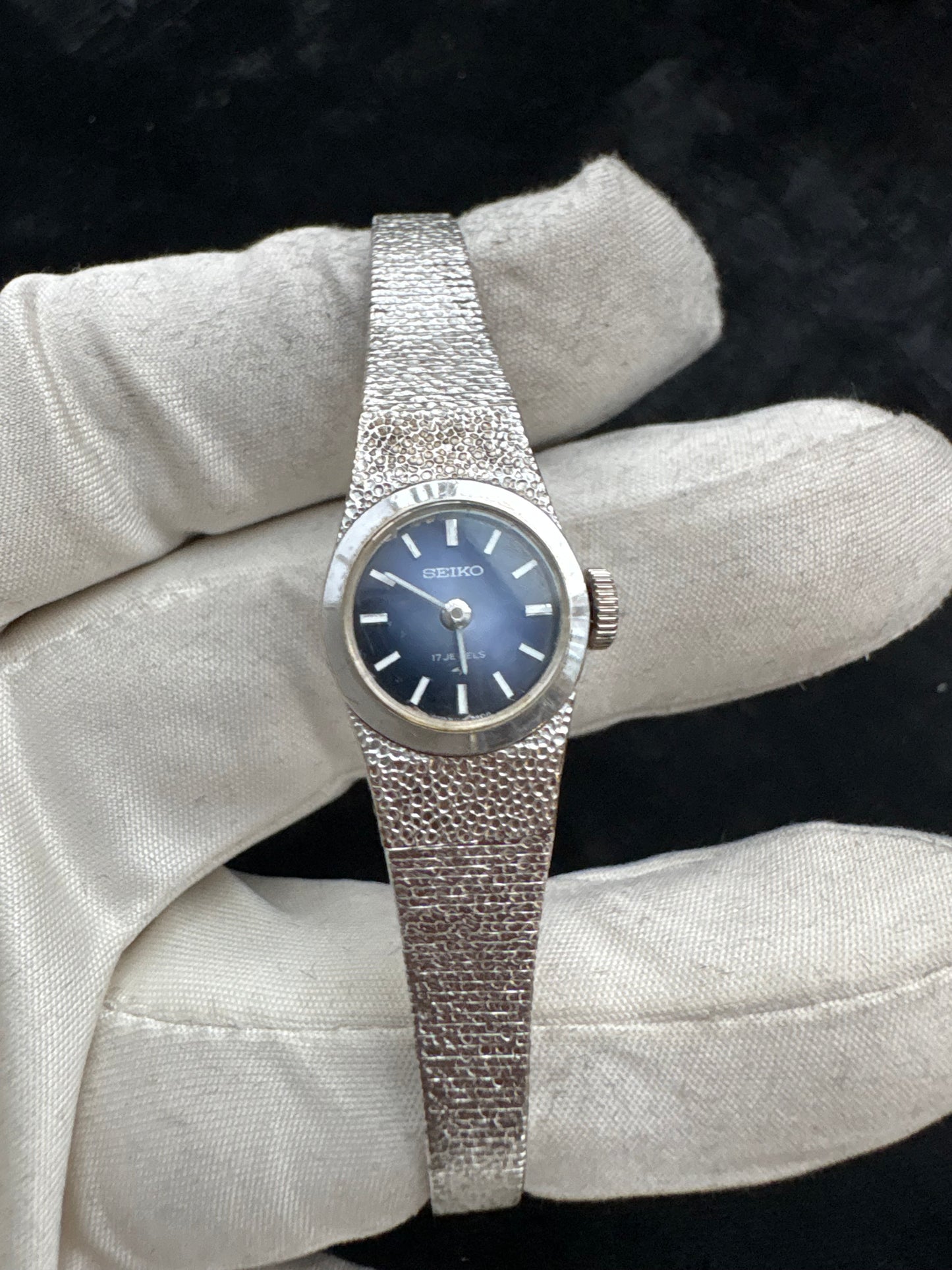 SEIKO LADIES VINTAGE 1960s SILVER-PLATED MANUAL WINDING PREOWNED WATCH JAPAN