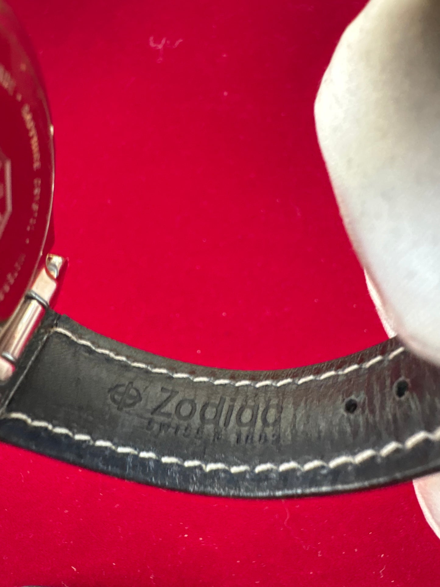ZODIAC DIVER SWISS QUARTZ PREOWNED WATCH