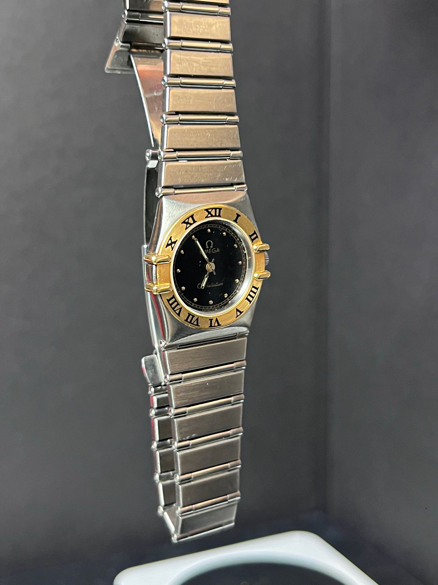 OMEGA CONSTELLATION LADIES 18K SOLID GOLD BEZEL PRELOVED SWISS QUARTZ WATCH