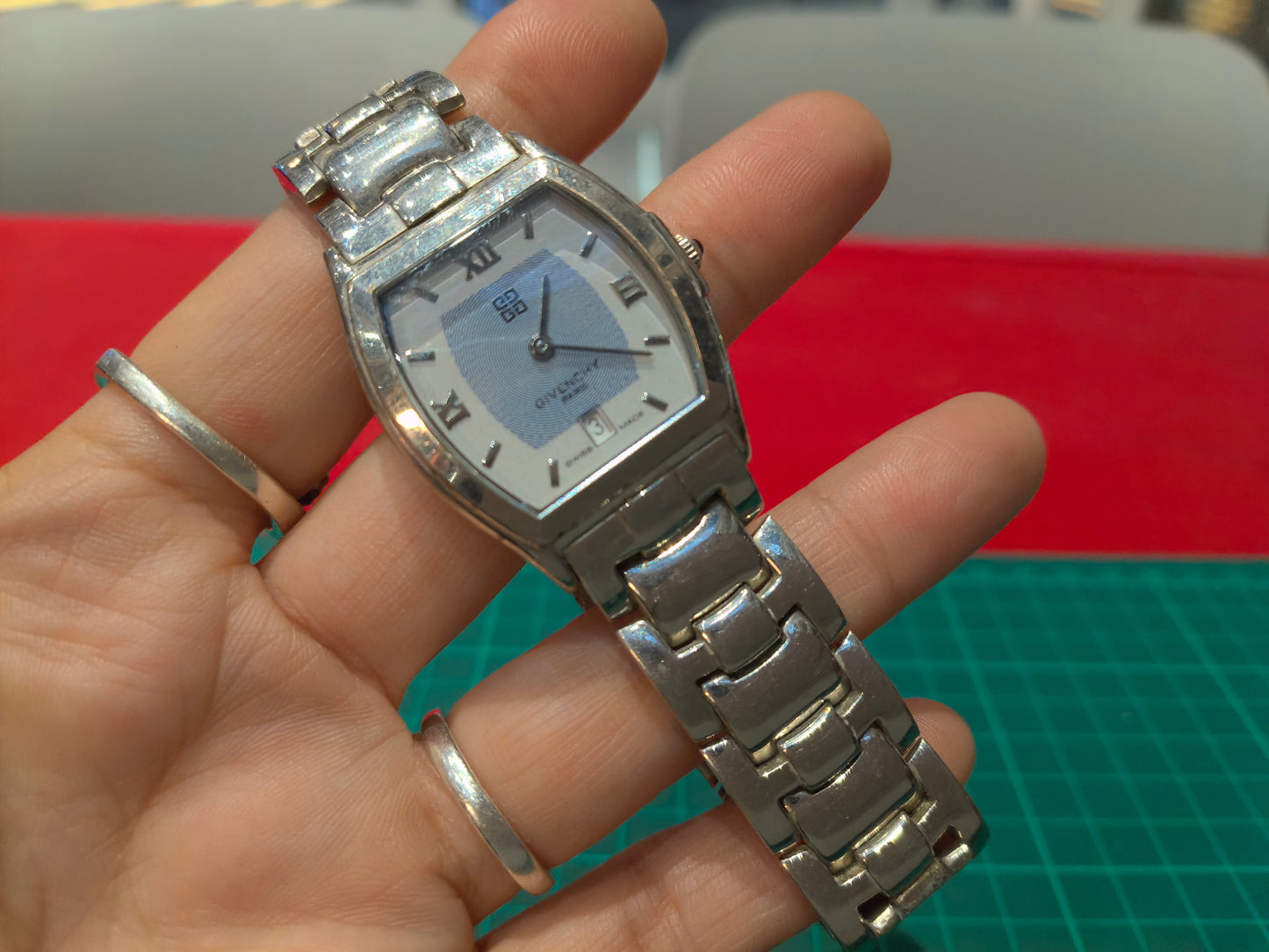 GIVENCHY ROMAN QUARTZ SWISS