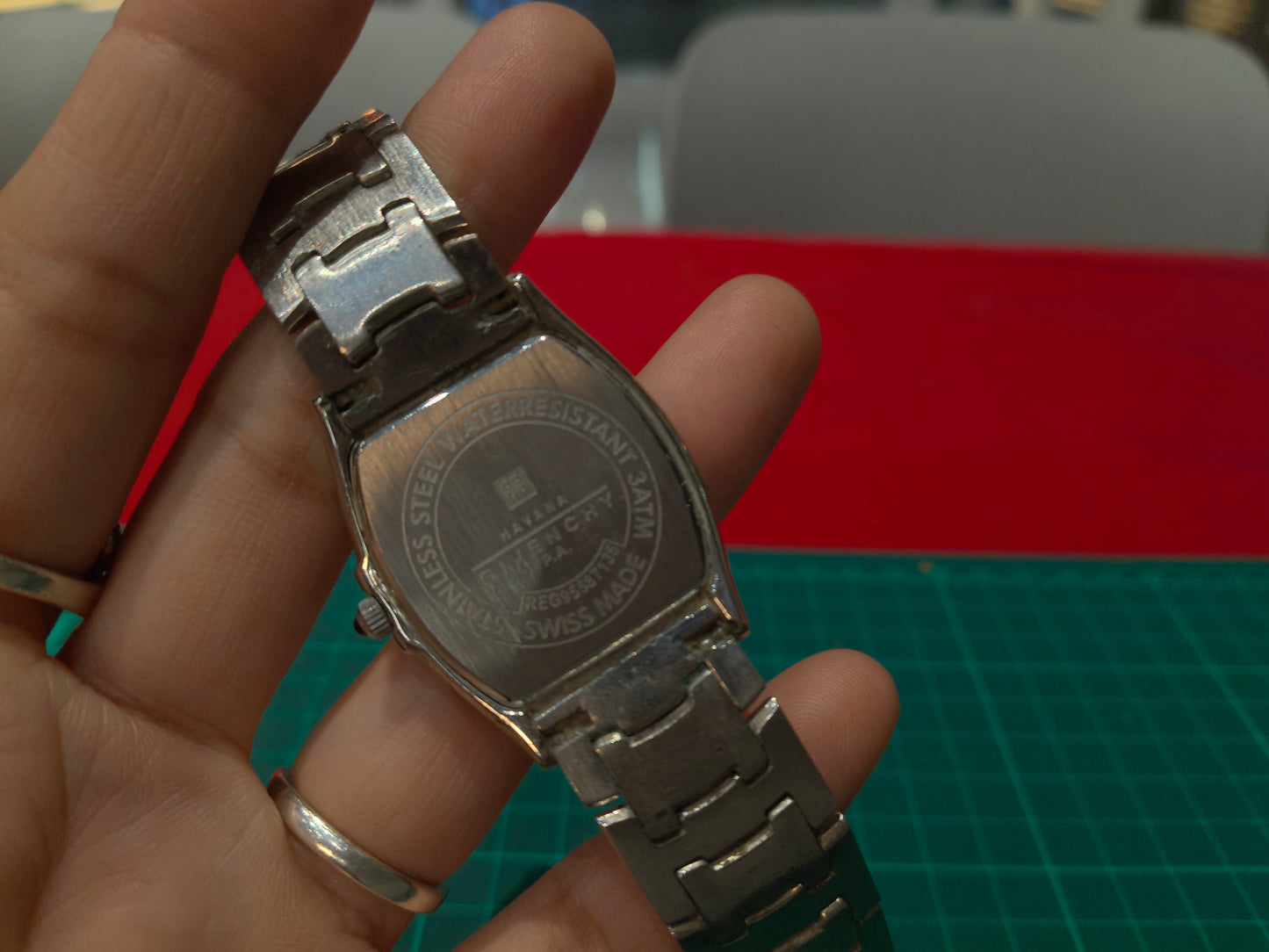 GIVENCHY ROMAN QUARTZ SWISS