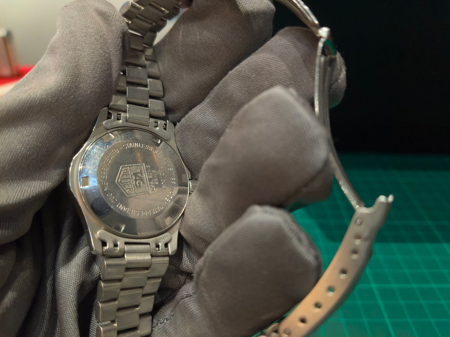 TAGHUER 2000 PROFESSIONAL LADIES QUARTZ WATCH WITH STEEL CASE PREOWNED SWISS