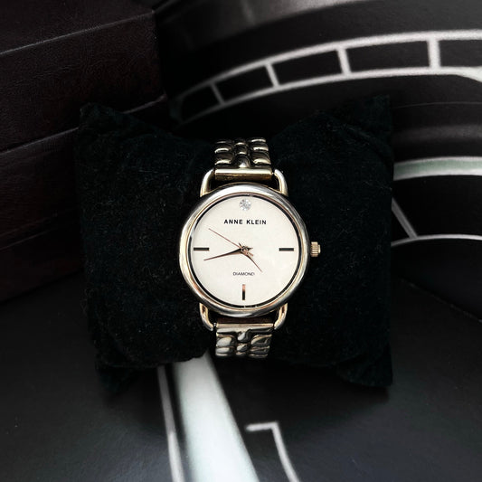 ANNE KLEIN GOLD TONE QUARTZ PRELOVED WATCH