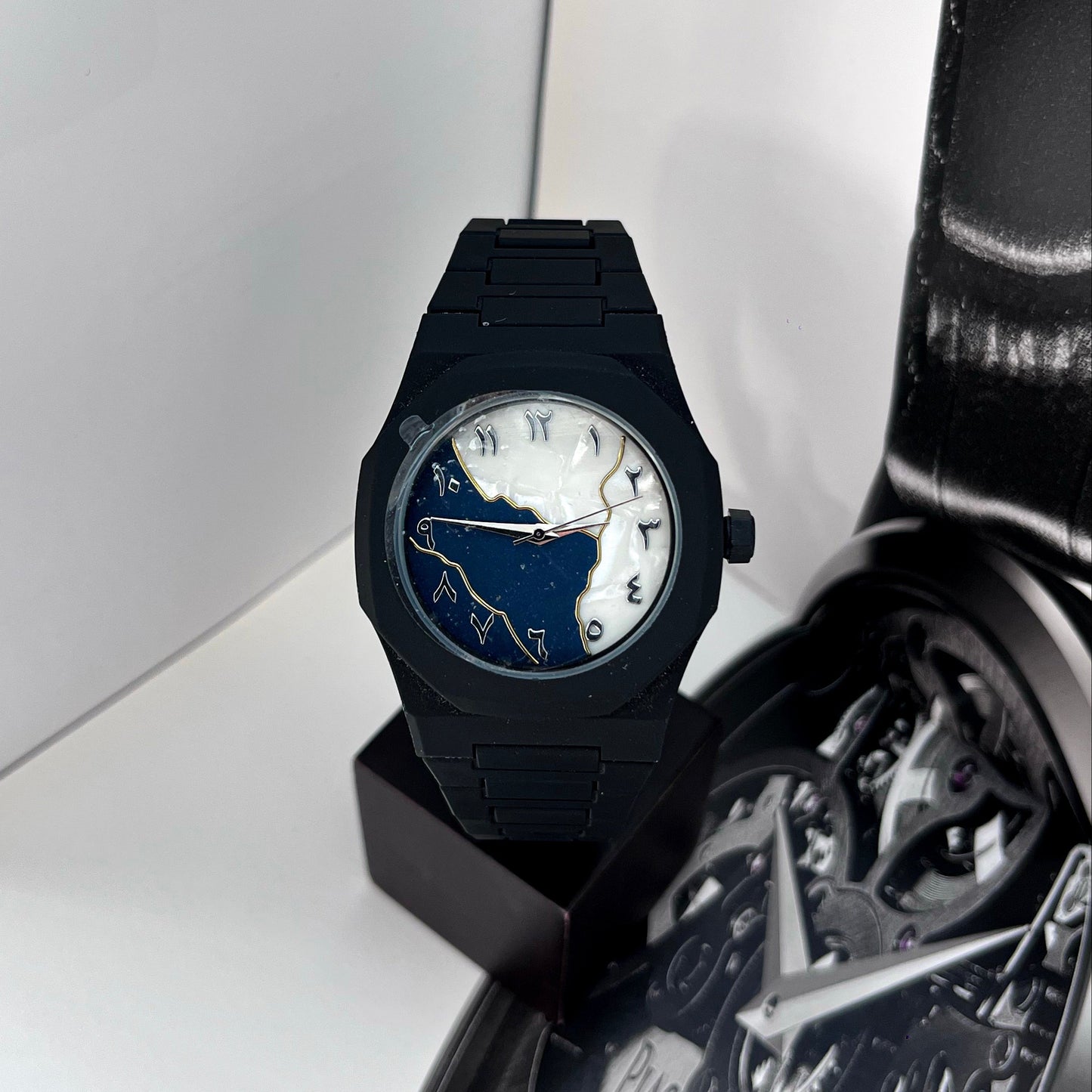 FASHION WATCH ARABIC DIAL BLACK & WHITE QUARTZ WATCH CHINESE