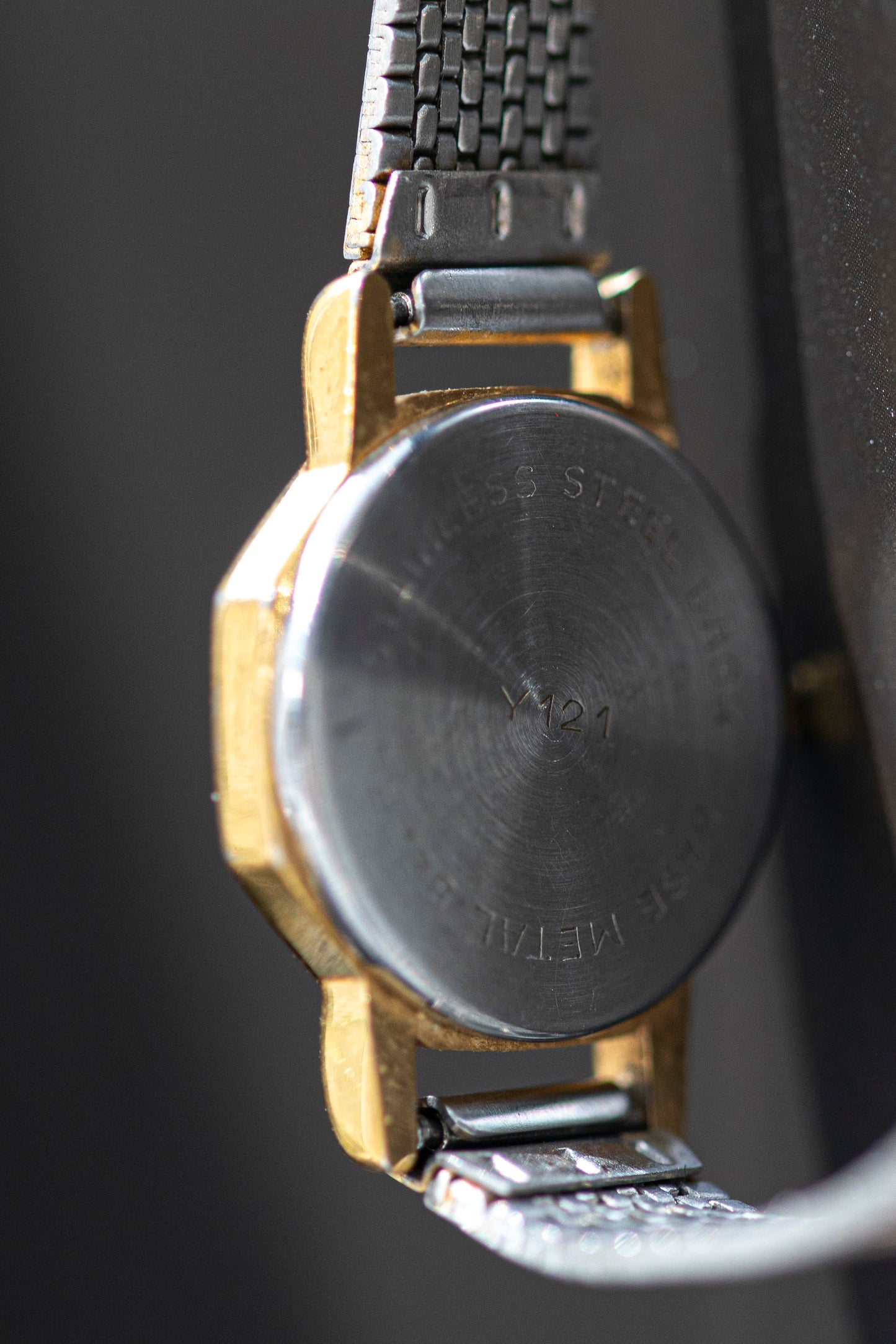 ADVANCE GOLD PLATED JAPAN QUARTZ PRELOVED WATCH