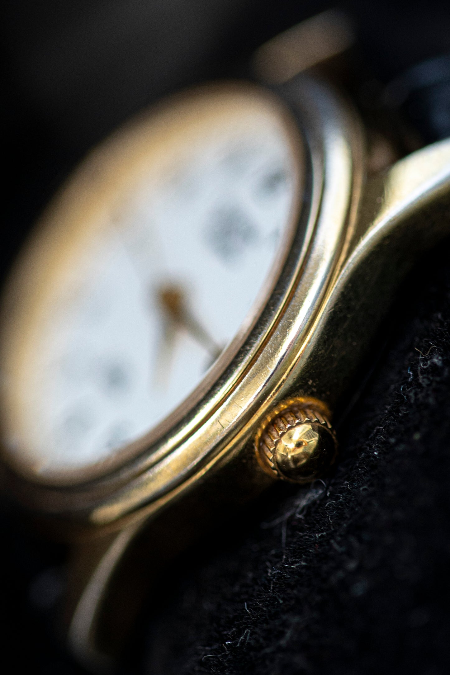 LEIJONA SAPPHIRE GOLD PLATED QUARTZ FINLAND PRELOVED WATCH