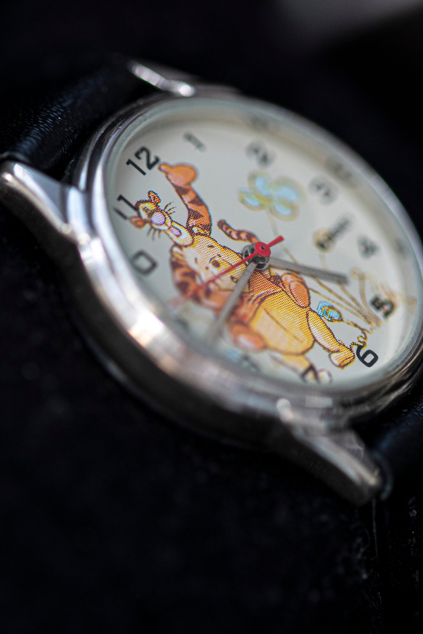 DISNEY WINNIE THE POOH STEEL QUARTZ WATCH