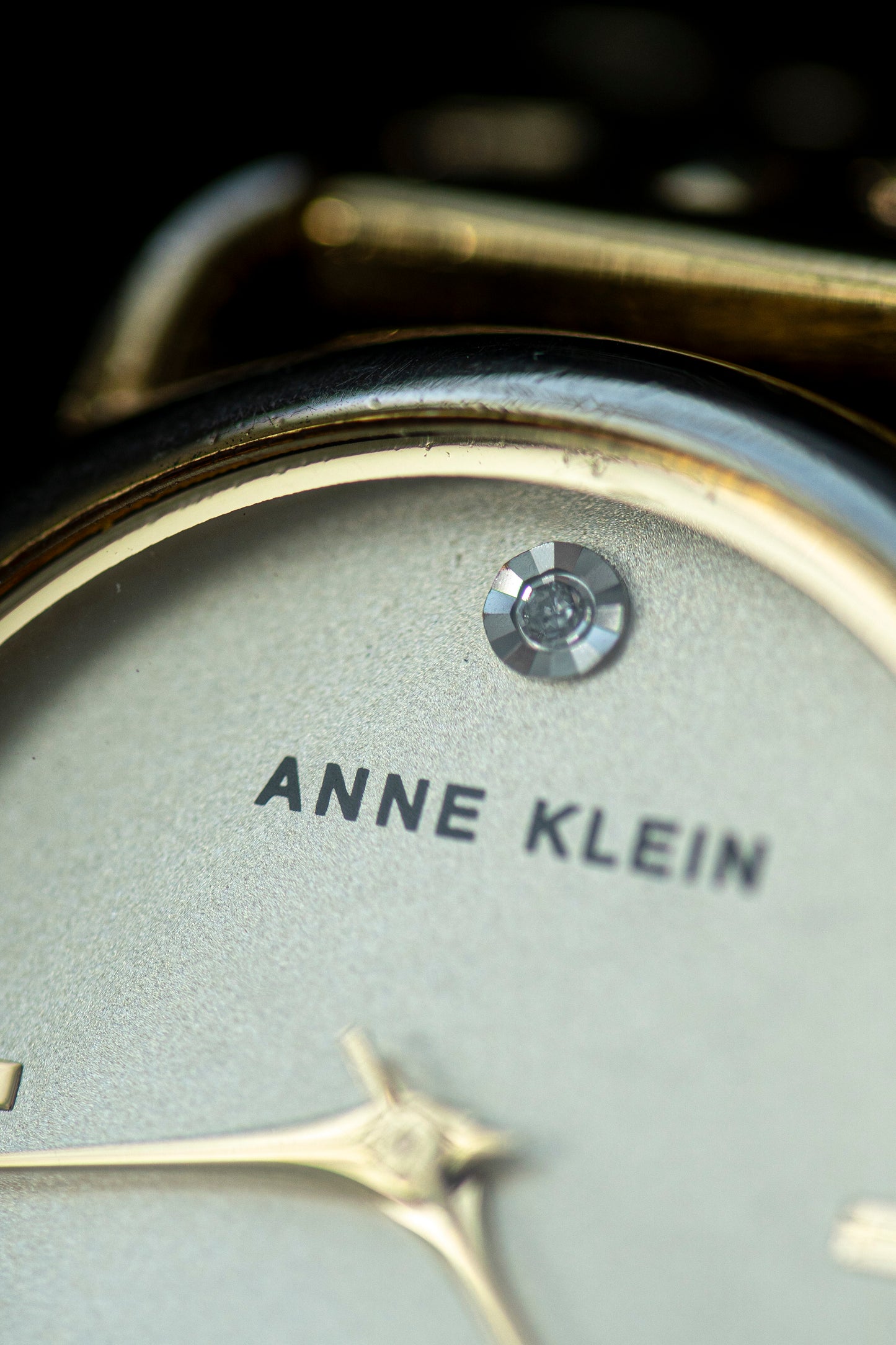 ANNE KLEIN GOLD TONE QUARTZ PRELOVED WATCH