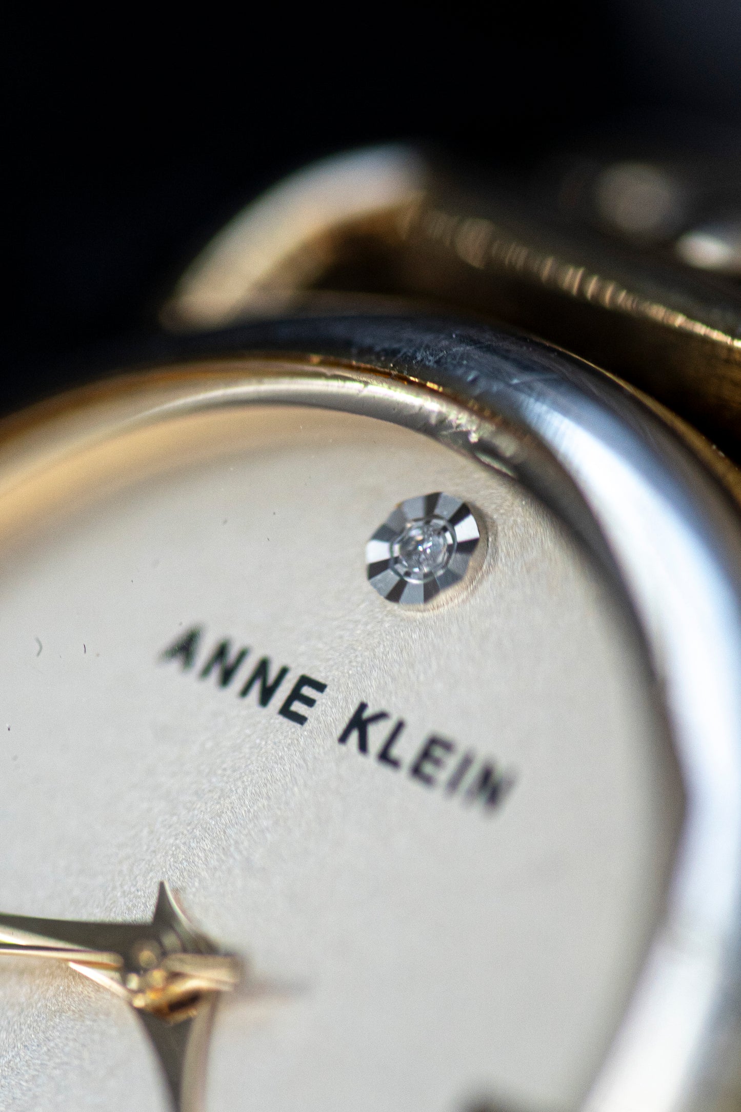 ANNE KLEIN GOLD TONE QUARTZ PRELOVED WATCH