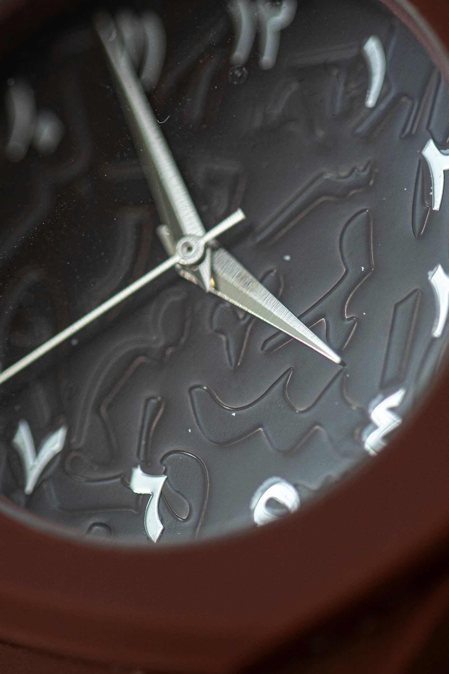 ARABIC DIAL BROWN RESIN QUARTZ WATCH