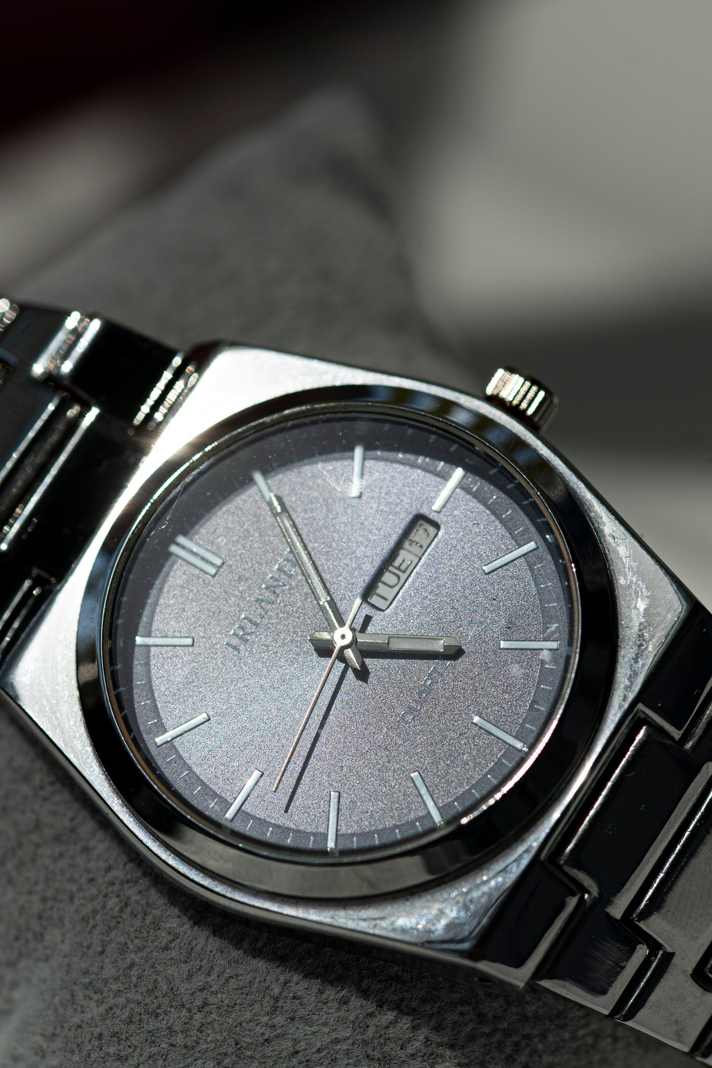 IRLANDY STEEL QUARTZ PRELOVED WATCH