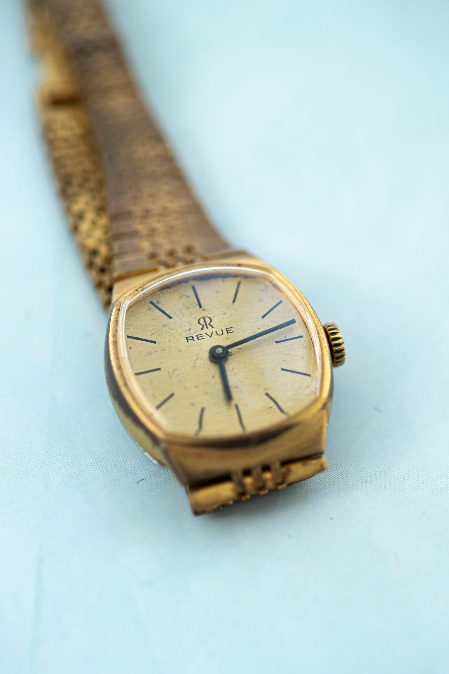 REVUE GOLD PLATED MANUAL SWISS PRELOVED WATCH
