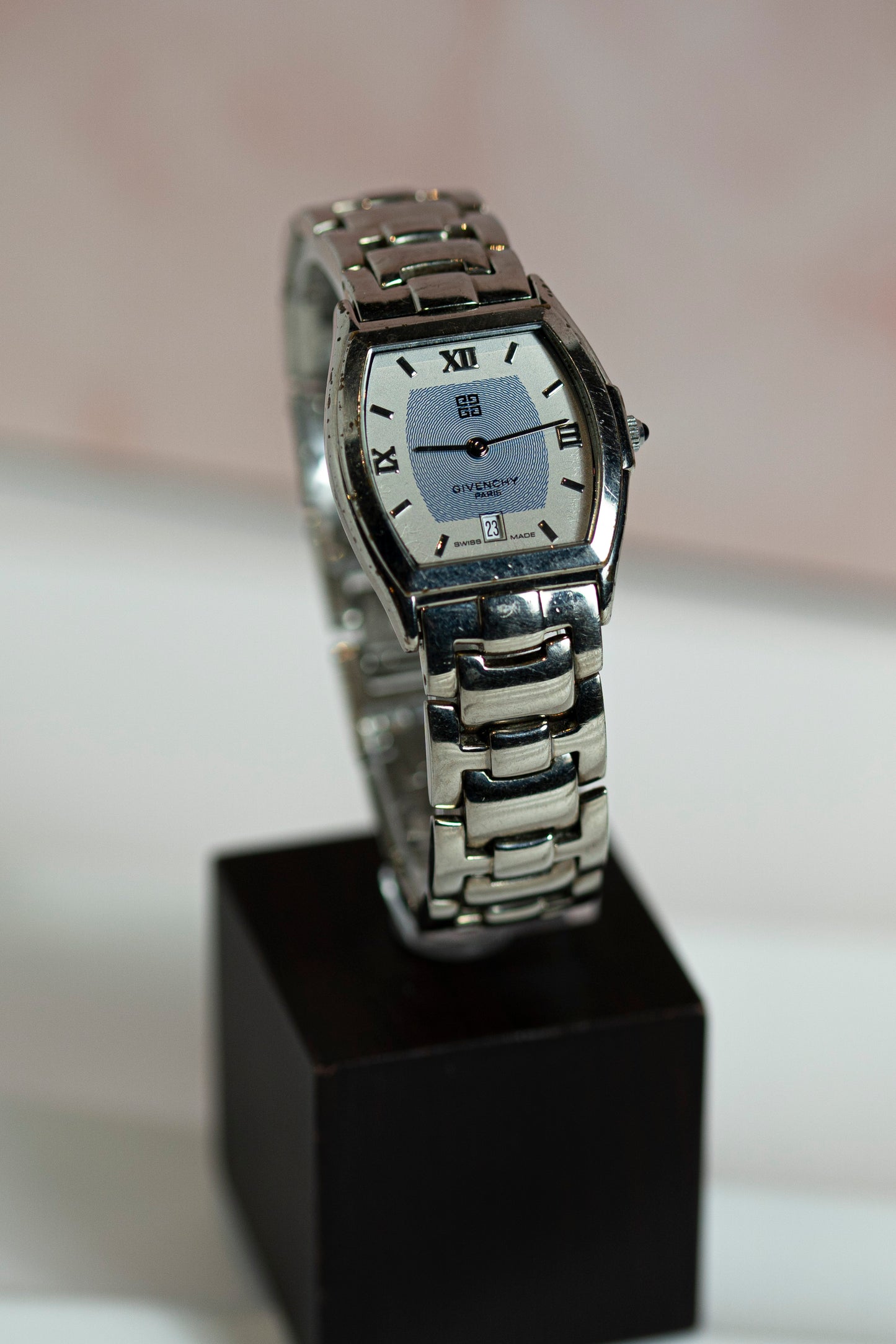 GIVENCHY STEEL SWISS QUARTZ PRELOVED WATCH