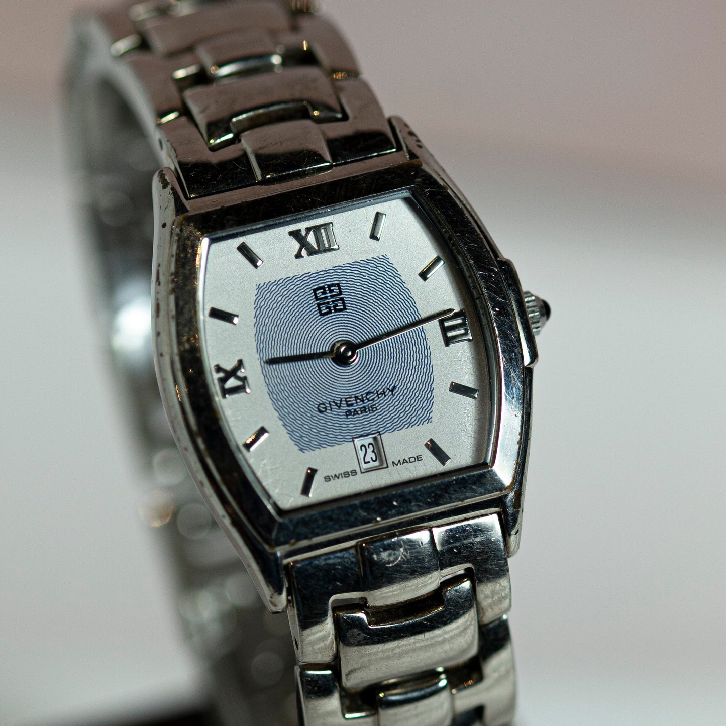 GIVENCHY STEEL SWISS QUARTZ PRELOVED WATCH