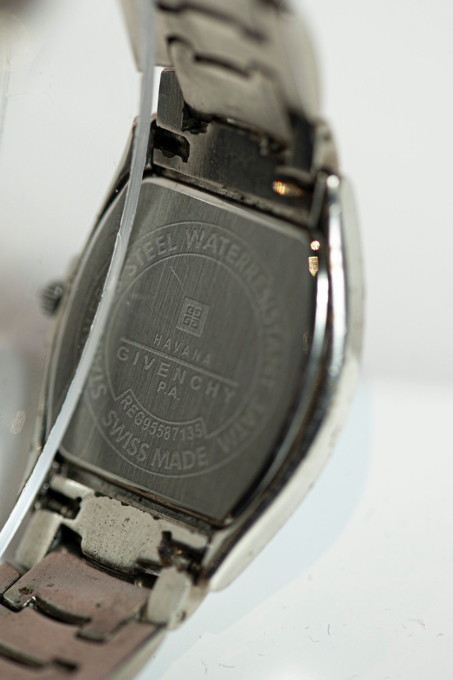 GIVENCHY STEEL SWISS QUARTZ PRELOVED WATCH