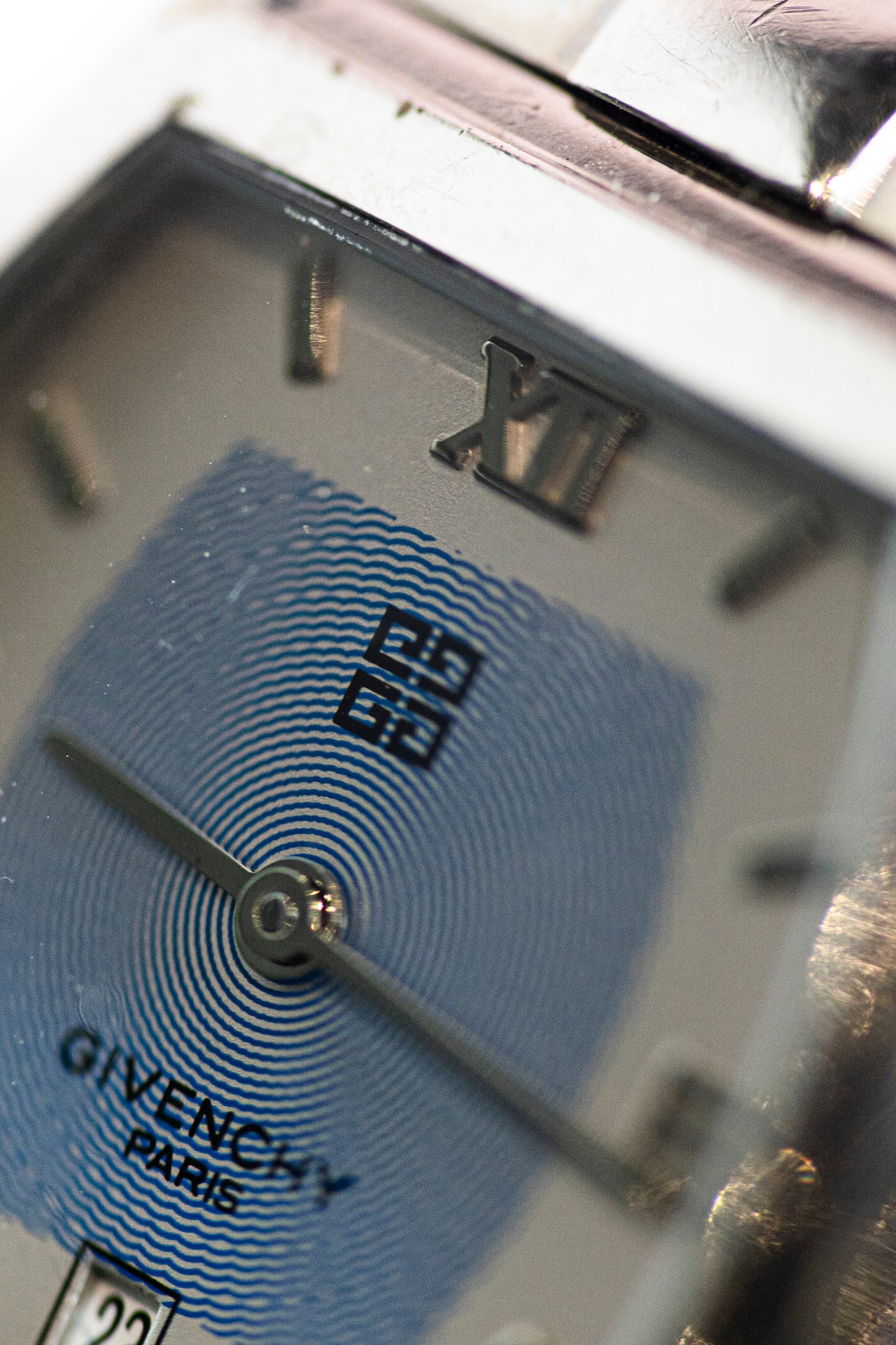 GIVENCHY STEEL SWISS QUARTZ PRELOVED WATCH