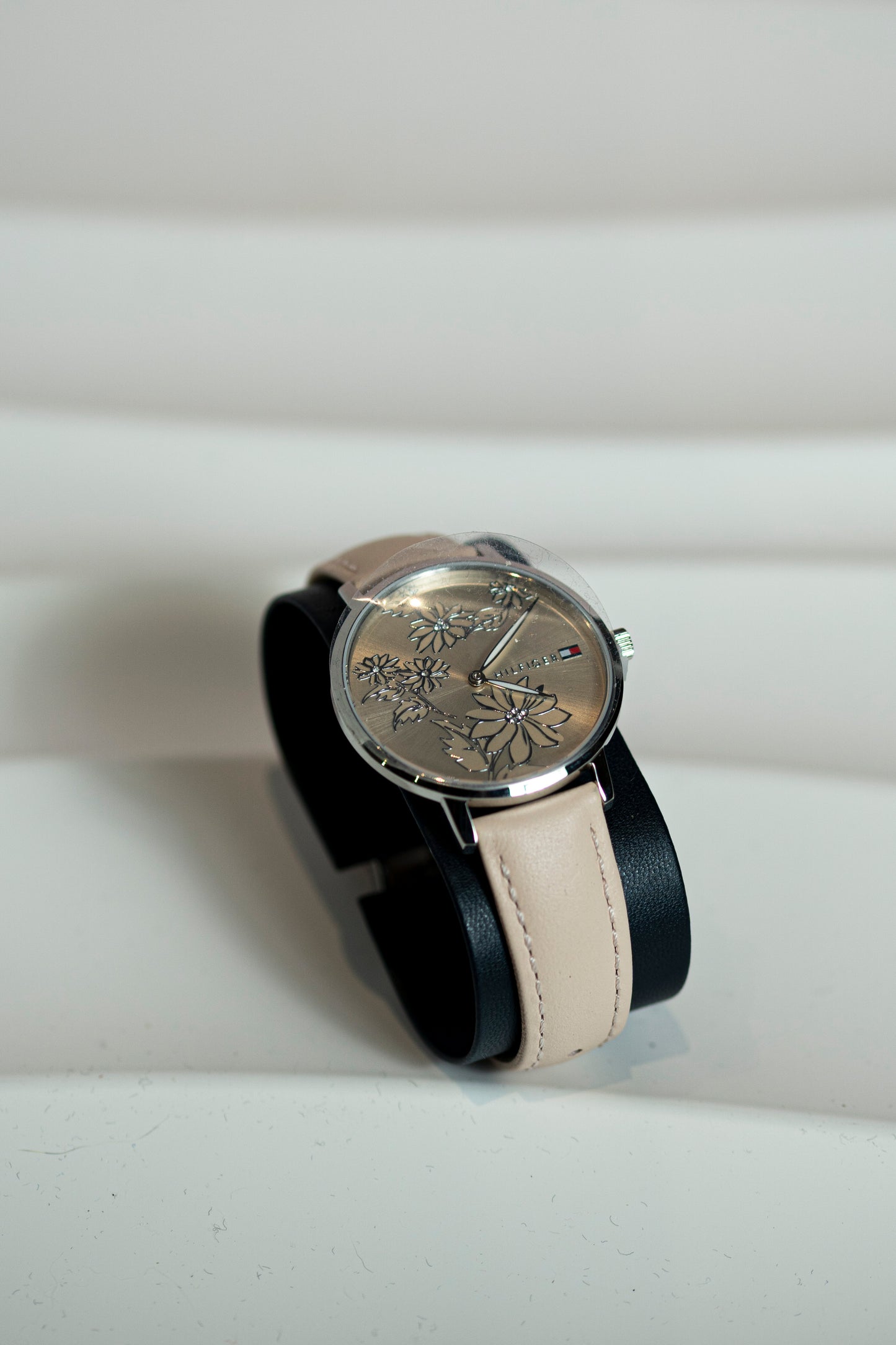 TOMMY HILFIGER STEEL QUARTZ PRELOVED WATCH JAPAN