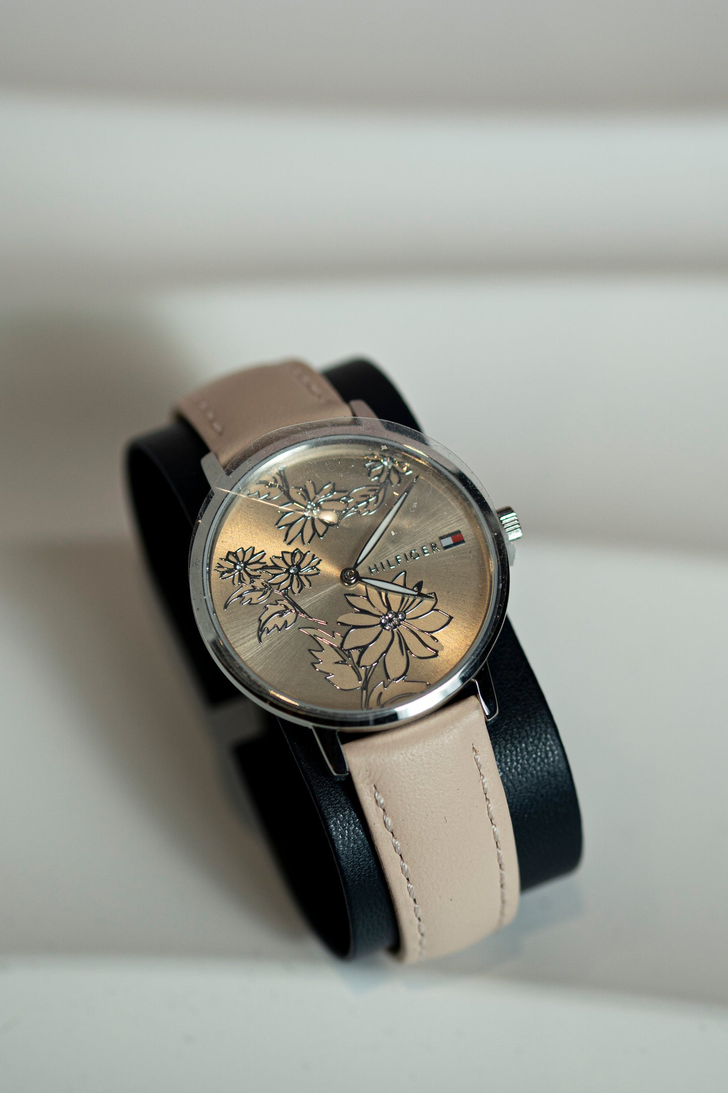 TOMMY HILFIGER STEEL QUARTZ PRELOVED WATCH JAPAN