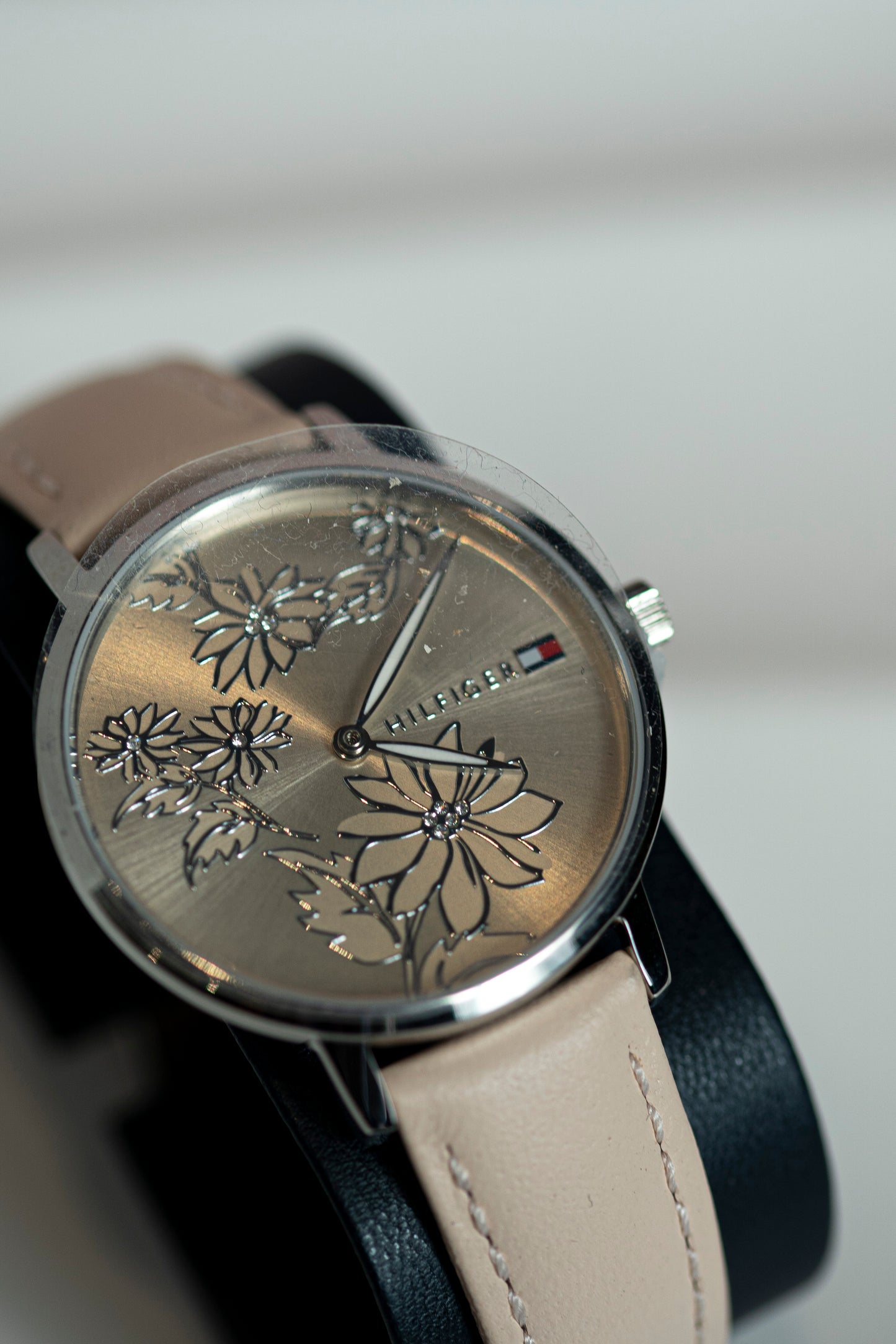 TOMMY HILFIGER STEEL QUARTZ PRELOVED WATCH JAPAN