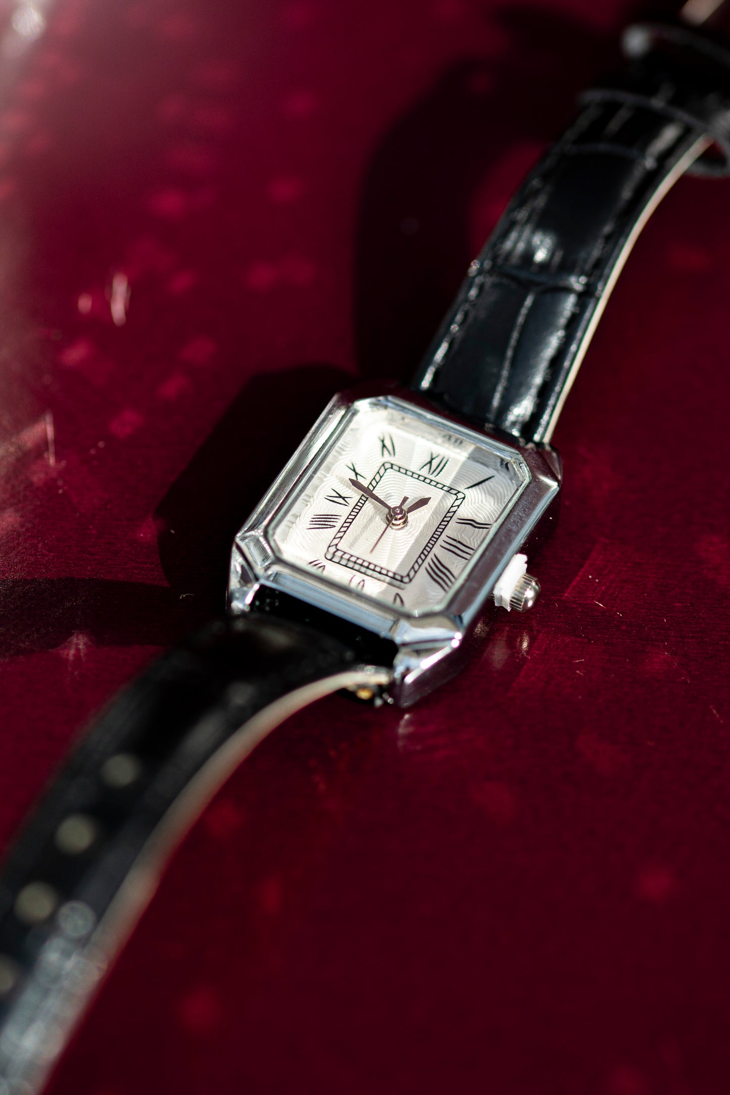 ELEGANT RECTANGULAR STEEL QUARTZ FASHION WATCH CHINESE