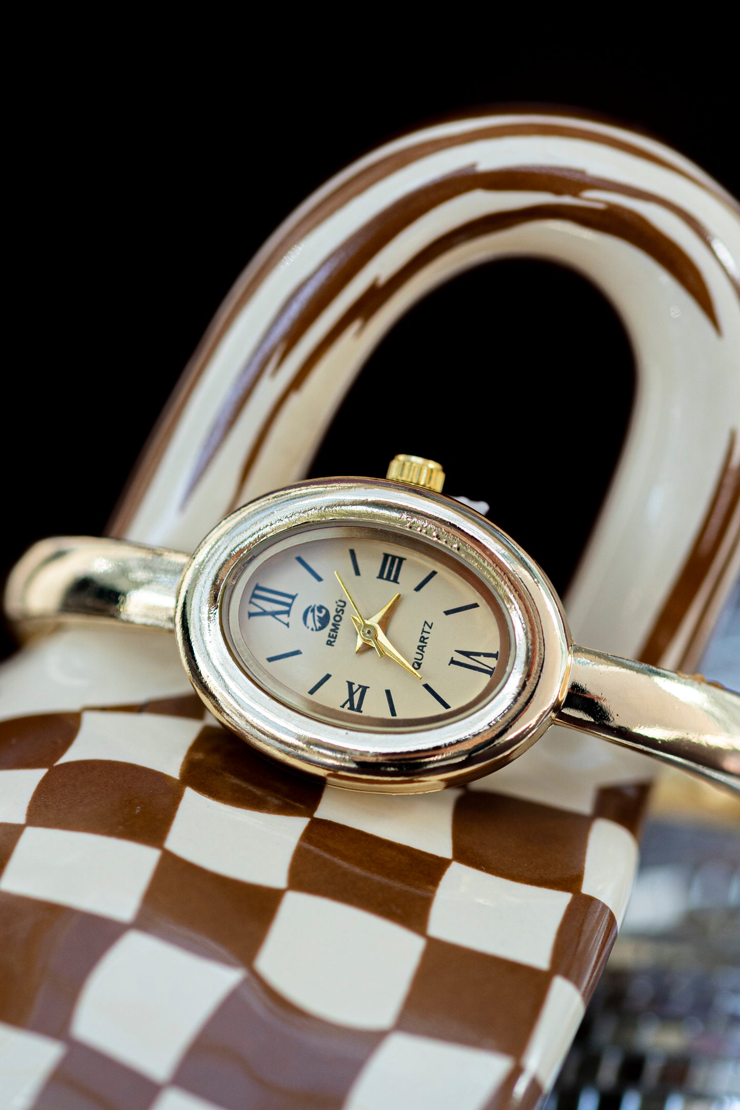 REMOSU GOLD PLATED QUARTZ JAPANESE FASHION WATCH