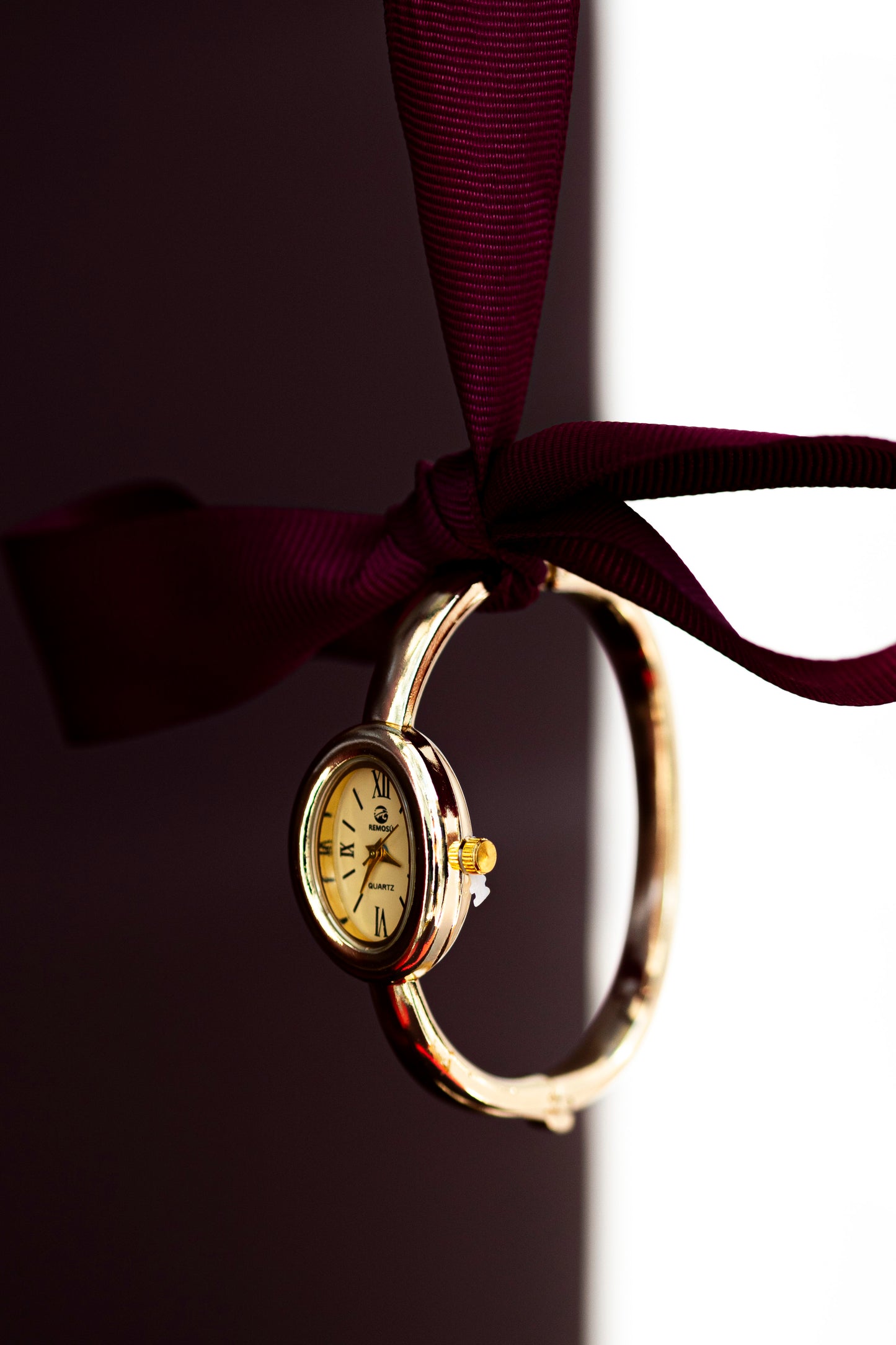 REMOSU GOLD PLATED QUARTZ JAPANESE FASHION WATCH