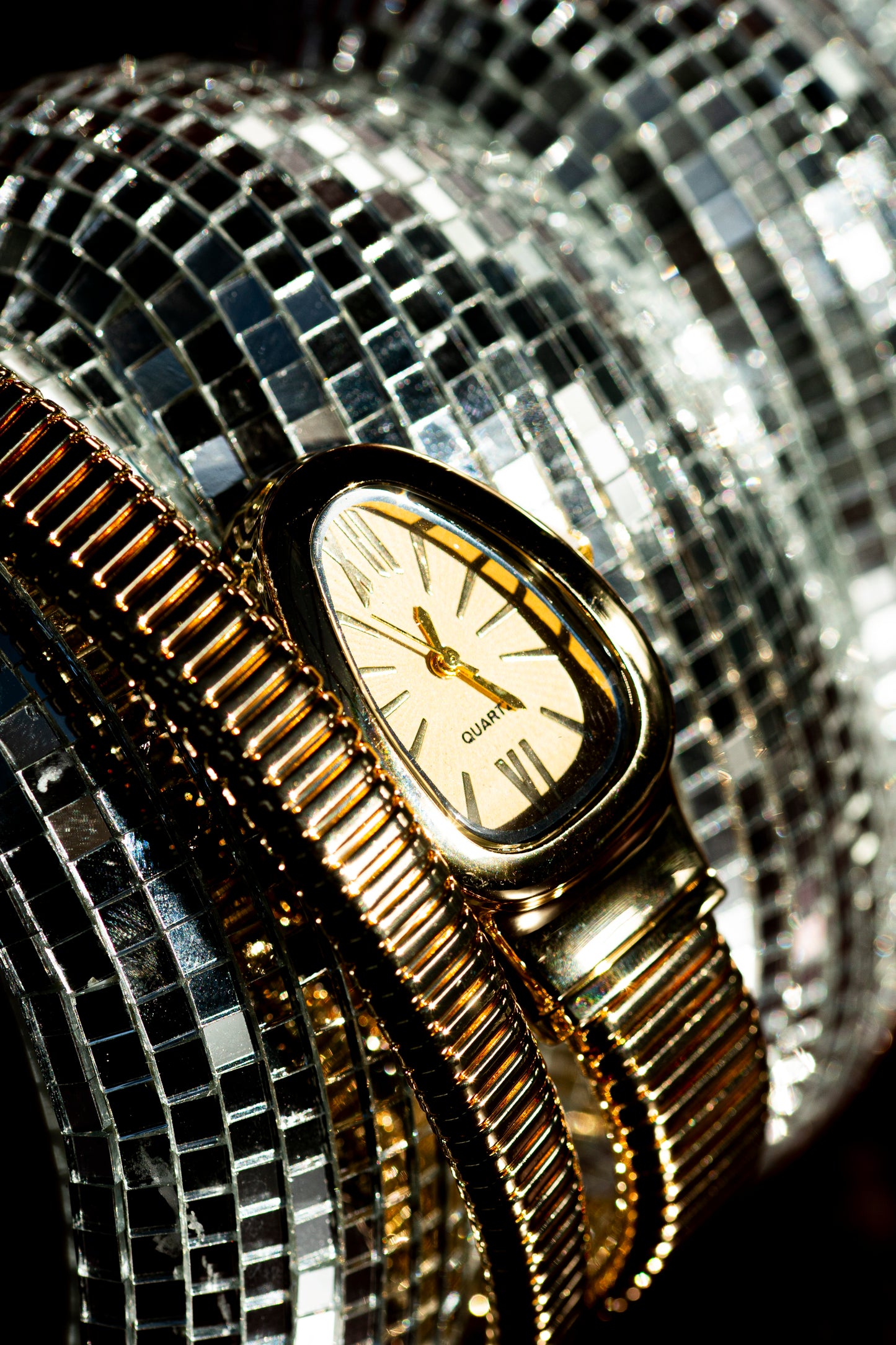 GOLD PLATED QUARTZ JAPAN FASHION BANGLE WATCH