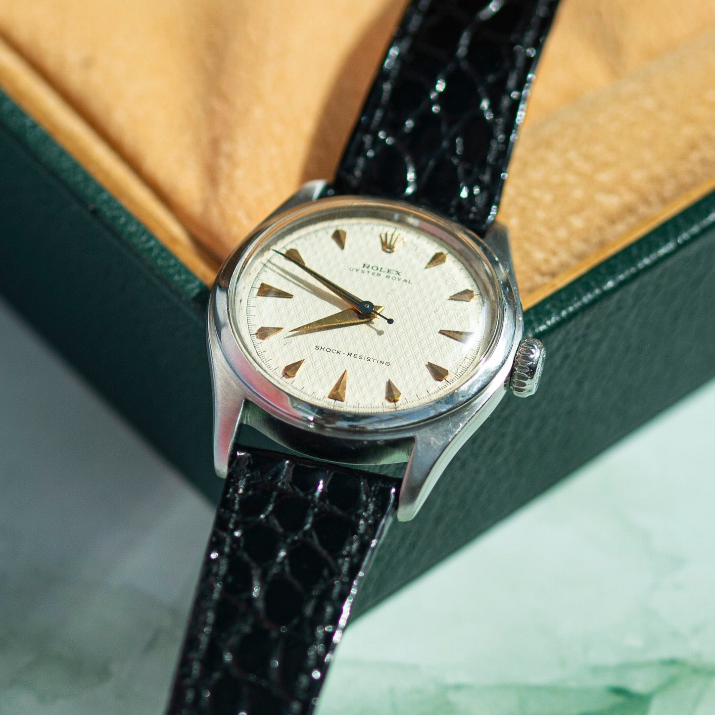 ROLEX OYSTER ROYAL VINTAGE 1950s MANUAL WINDING SWISS PRELOVED WATCH