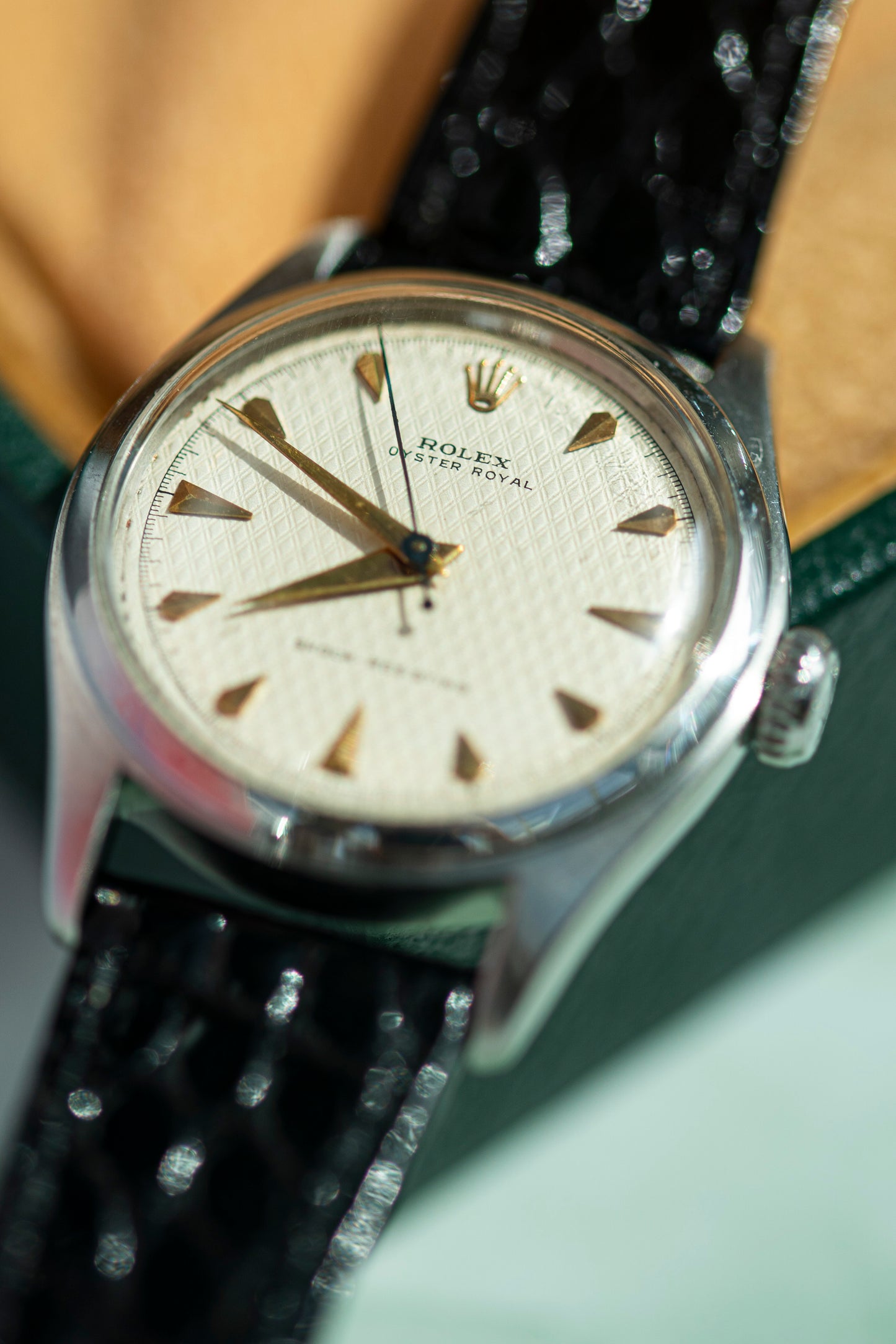 ROLEX OYSTER ROYAL VINTAGE 1950s MANUAL WINDING SWISS PRELOVED WATCH