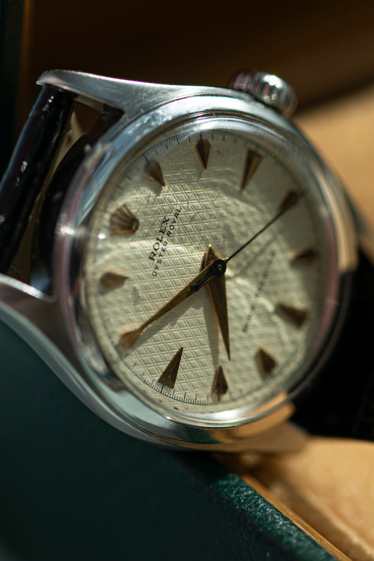 ROLEX OYSTER ROYAL VINTAGE 1950s MANUAL WINDING SWISS PRELOVED WATCH