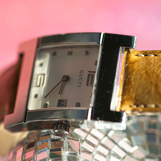 GUCCI G-FRAME QUARTZ SWISS PRELOVED WATCH