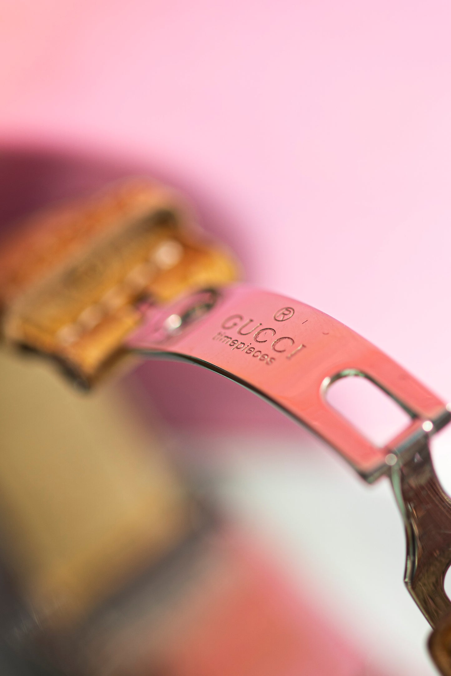 GUCCI G-FRAME QUARTZ SWISS PRELOVED WATCH