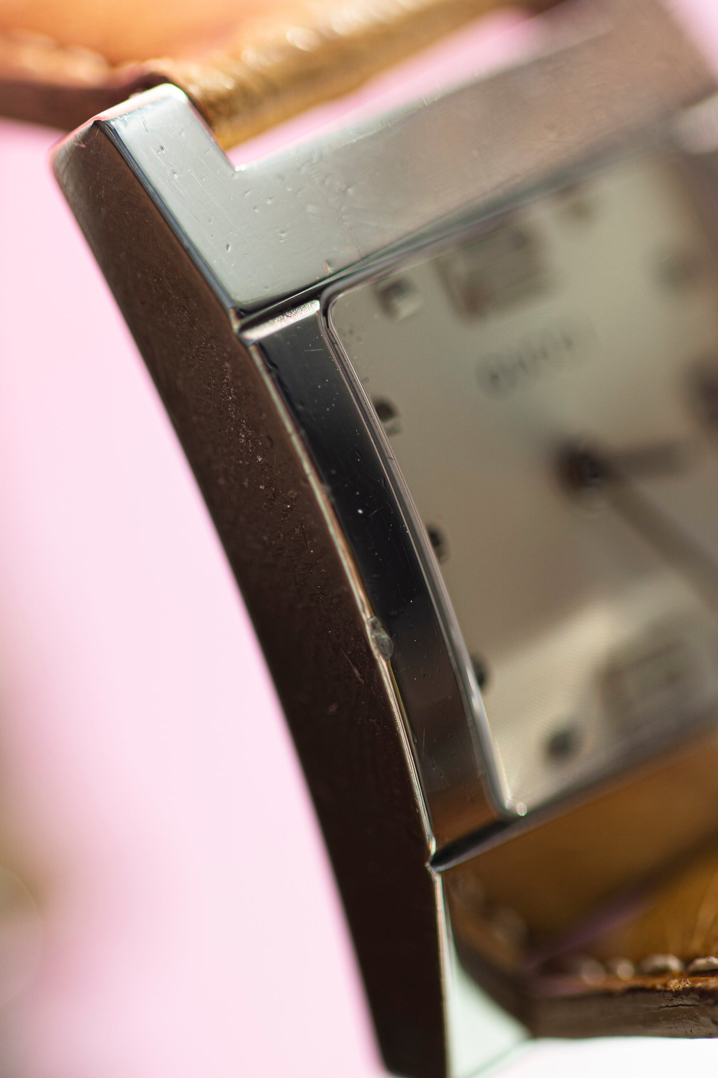 GUCCI G-FRAME QUARTZ SWISS PRELOVED WATCH