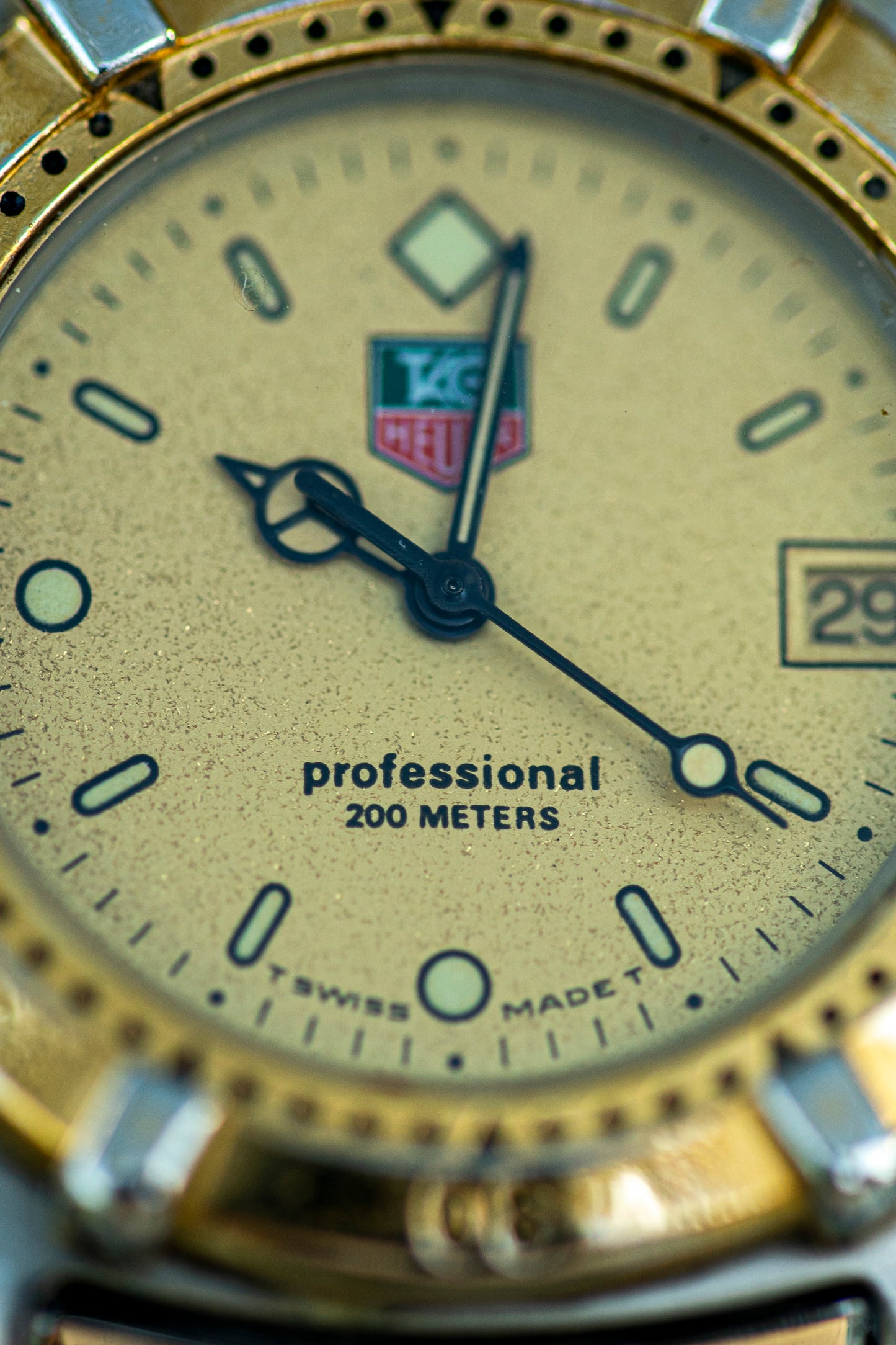TAG HEUER 2000 PROFESSIONAL TWO TONE QUARTZ SWISS PRELOVED WATCH