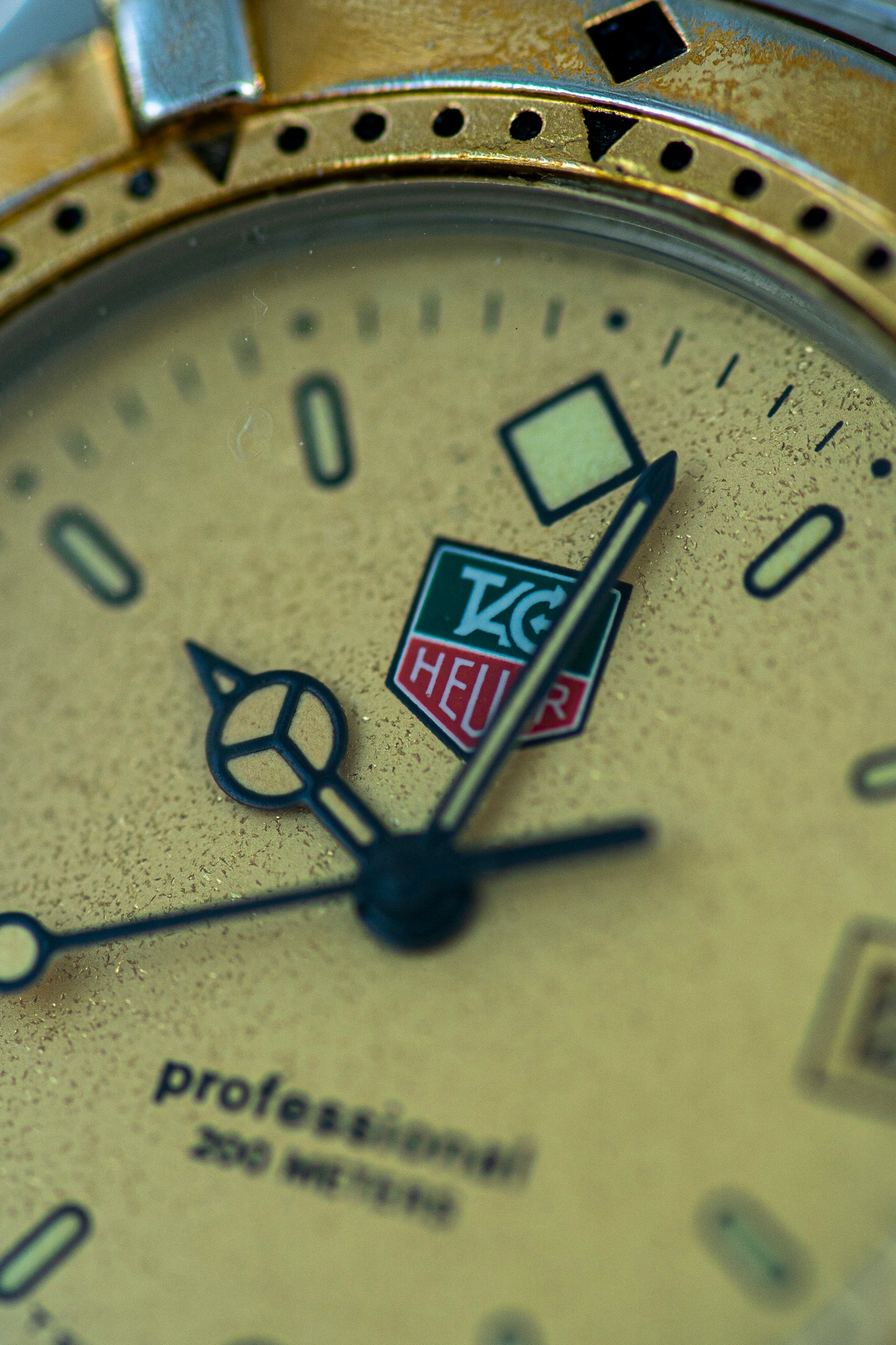TAG HEUER 2000 PROFESSIONAL TWO TONE QUARTZ SWISS PRELOVED WATCH