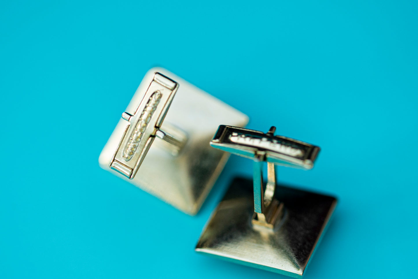 VINTAGE GOLD-TONE SQUARE CUFFLINKS WITH RED FACETED STONES