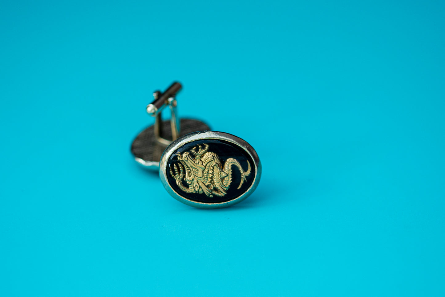 VINTAGE GOLD-TONE DRAGON OVAL BLACK ENAMEL CUFFLINKS